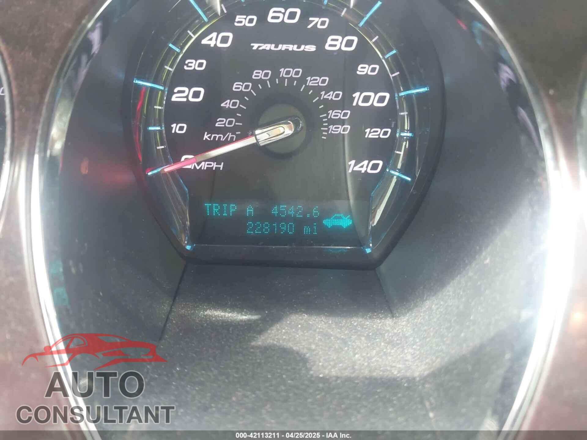 FORD TAURUS 2011 - 1FAHP2FW9BG138674