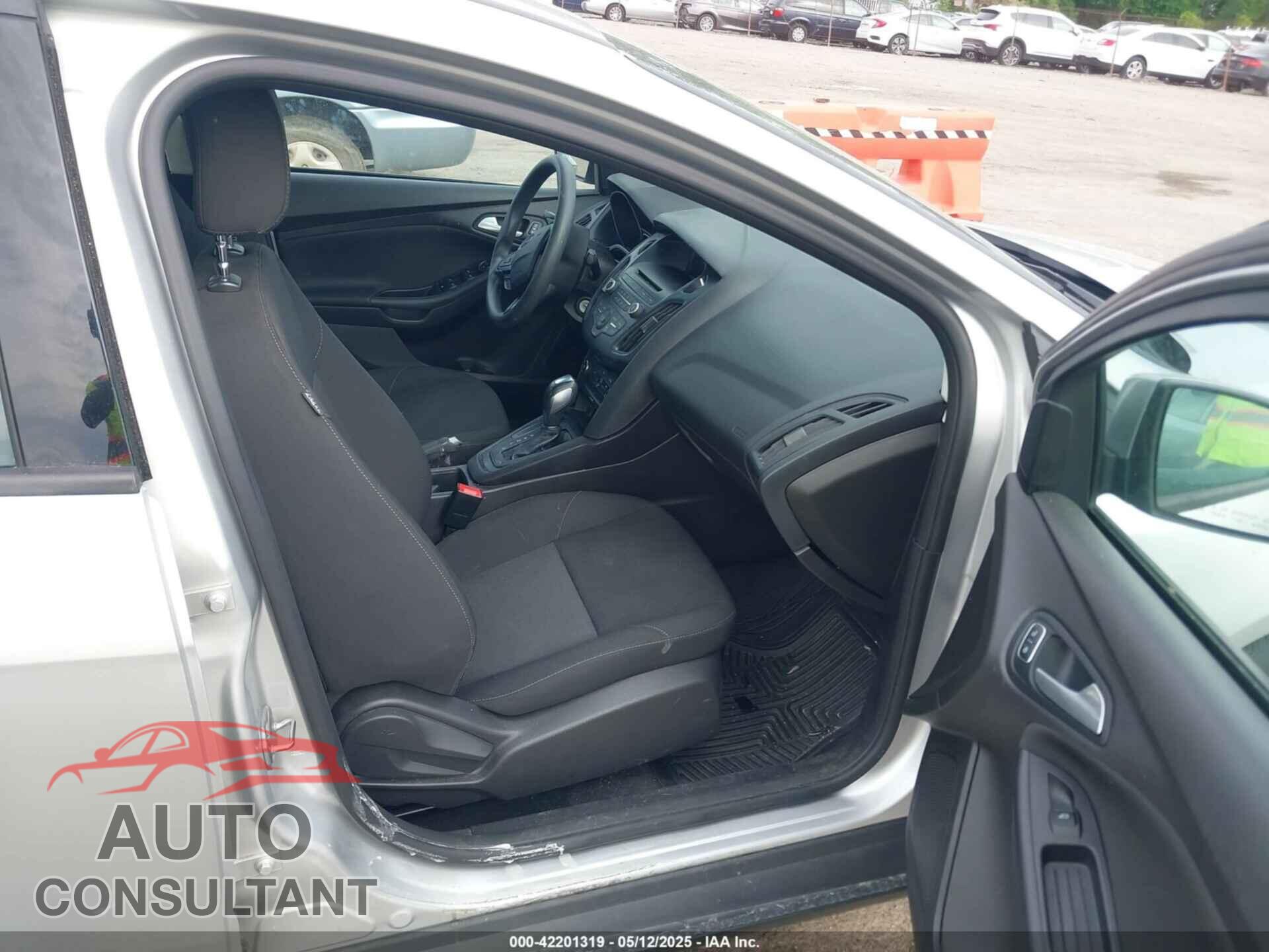 FORD FOCUS 2015 - 1FADP3F22FL342876