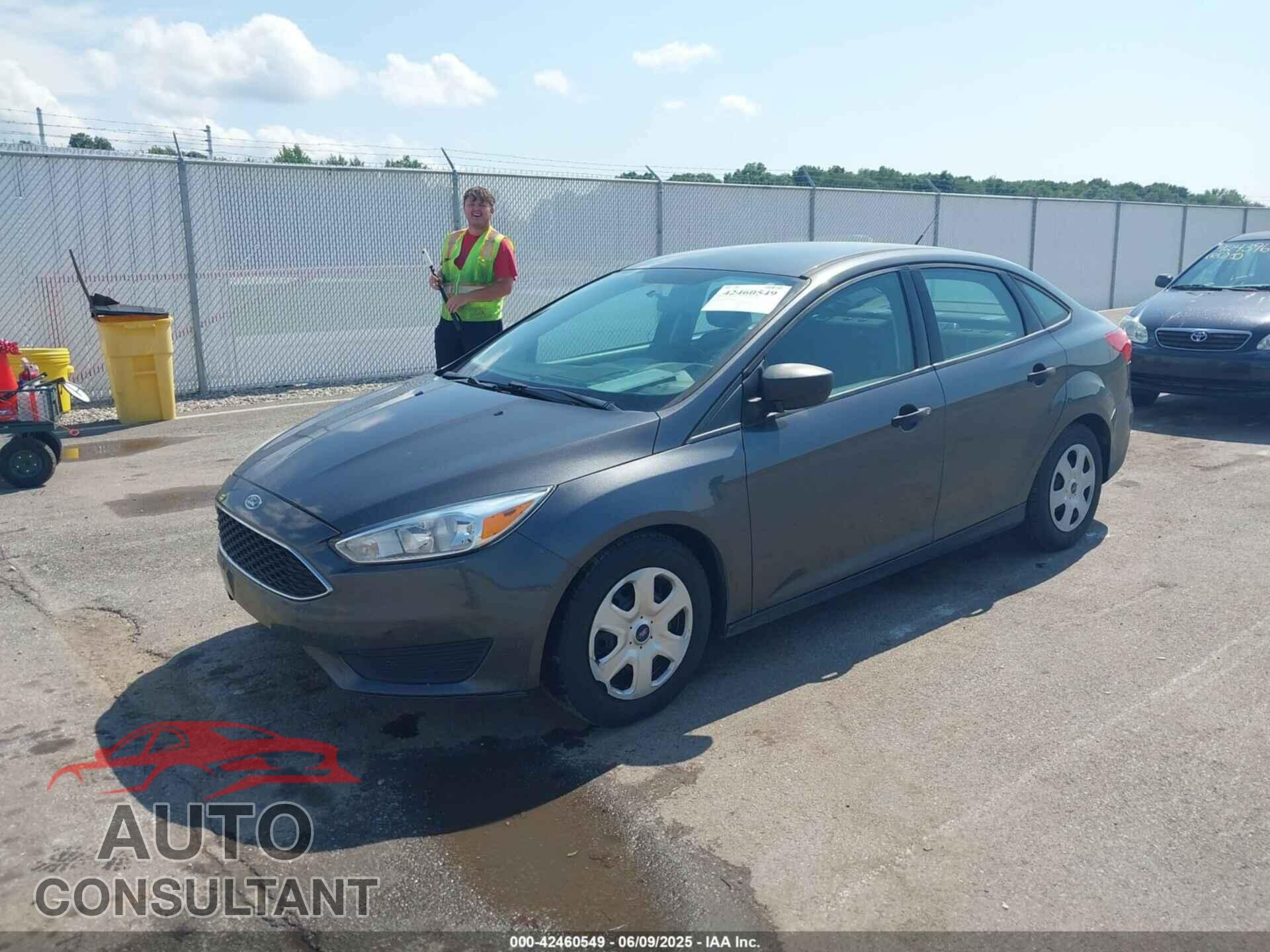 FORD FOCUS 2018 - 1FADP3E25JL320932