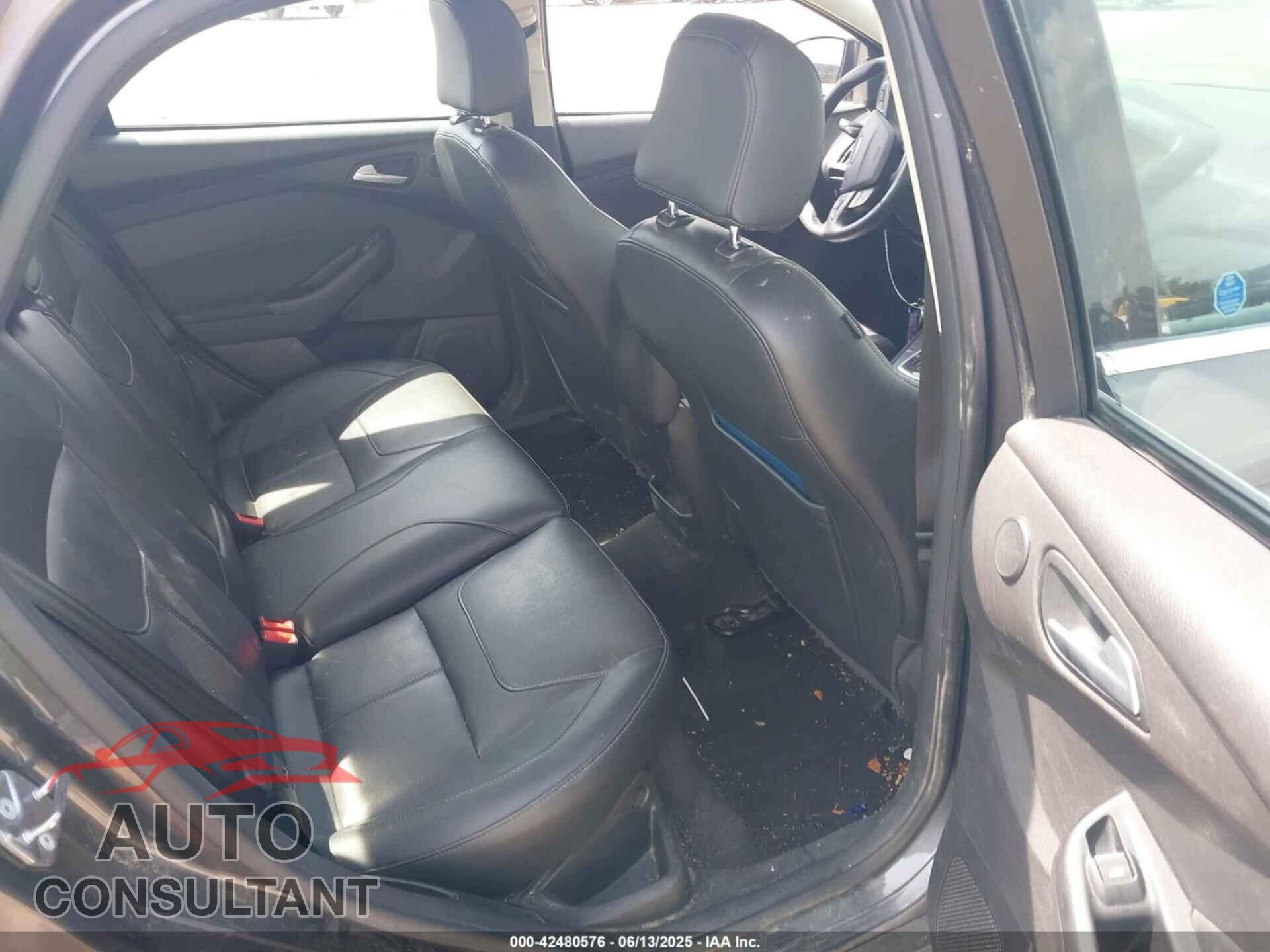 FORD FOCUS 2017 - 1FADP3J27HL306546