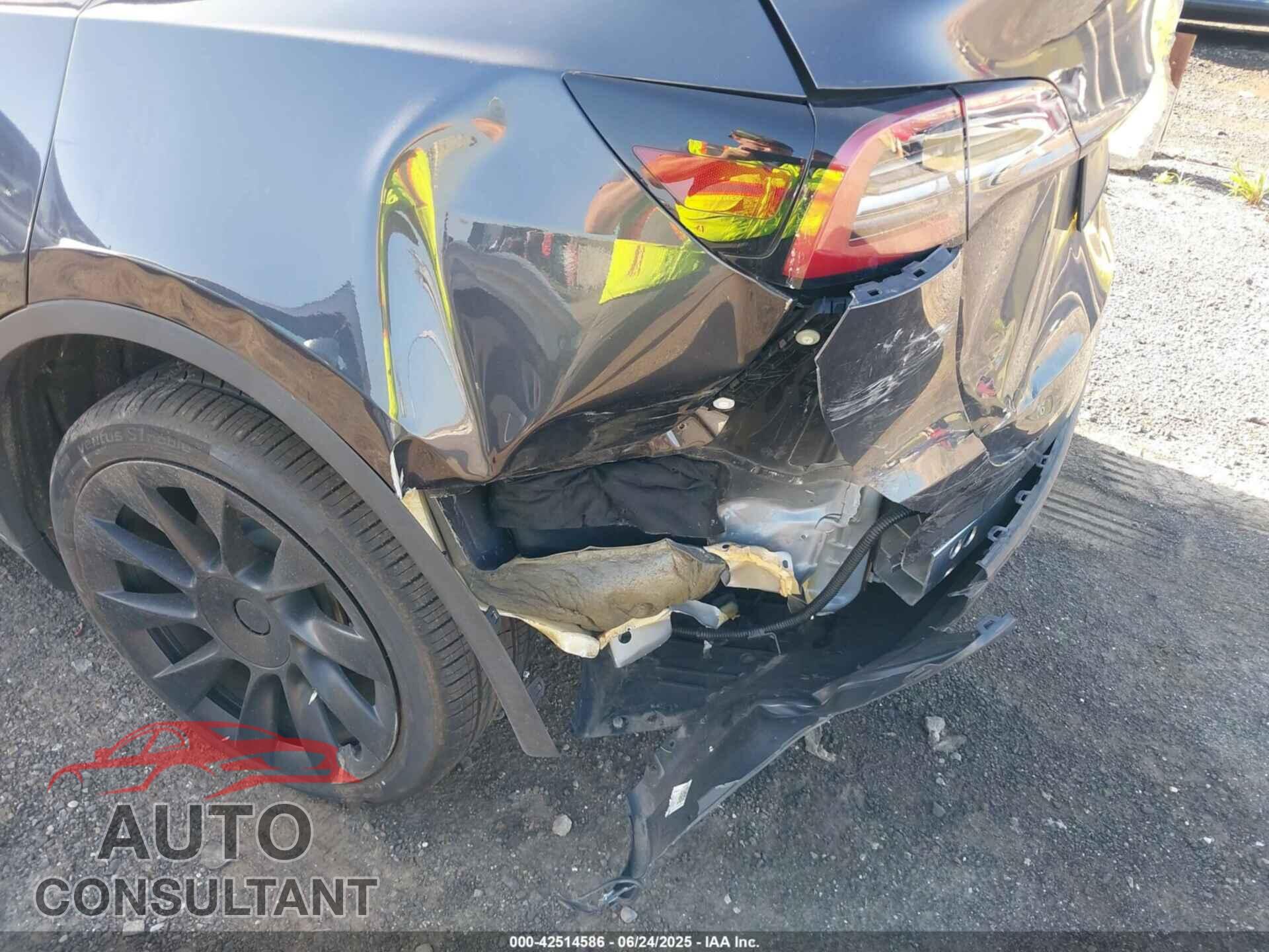 TESLA MODEL Y 2024 - 7SAYGDED8RF158878