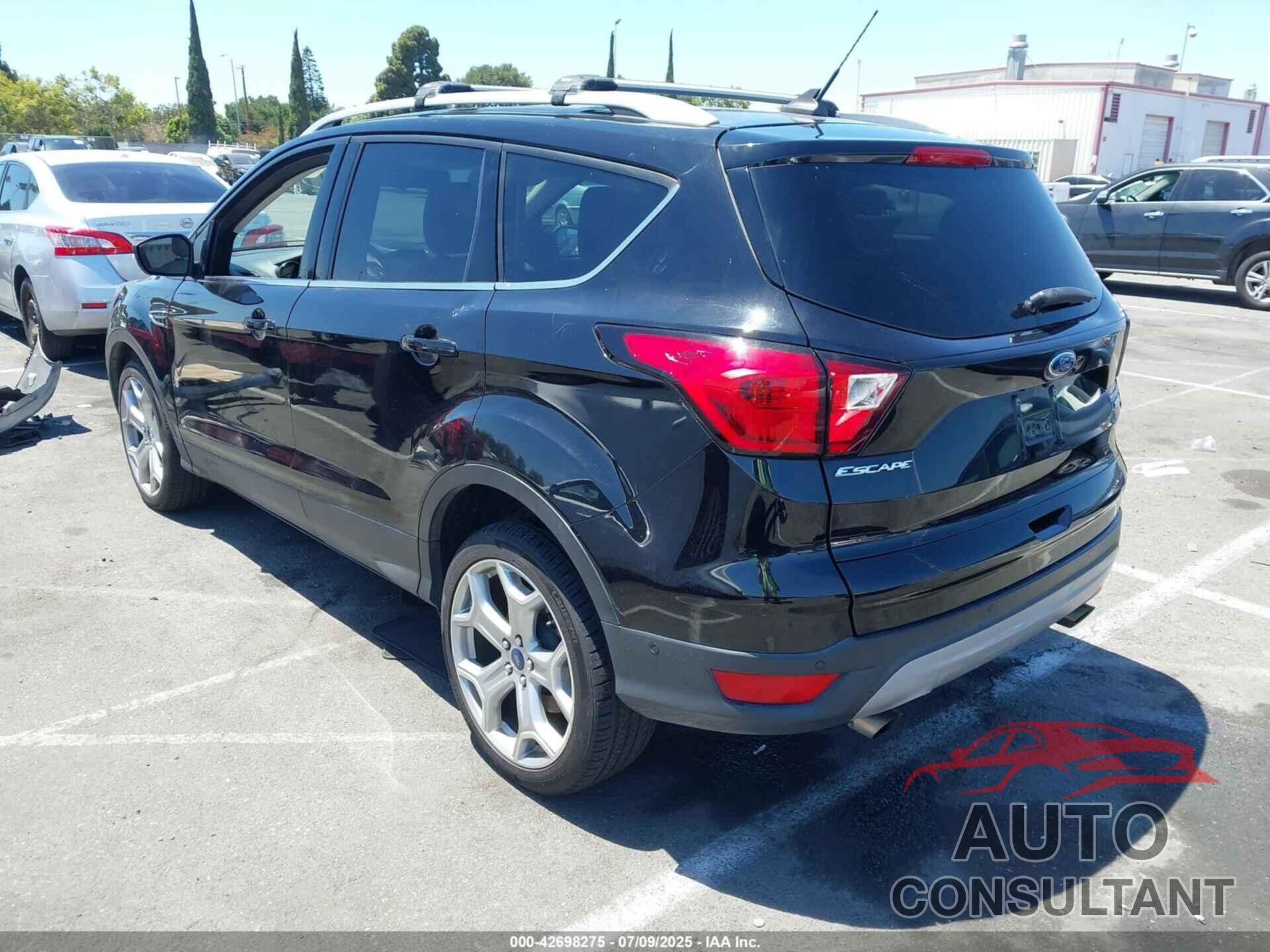 FORD ESCAPE 2019 - 1FMCU9J98KUA21480