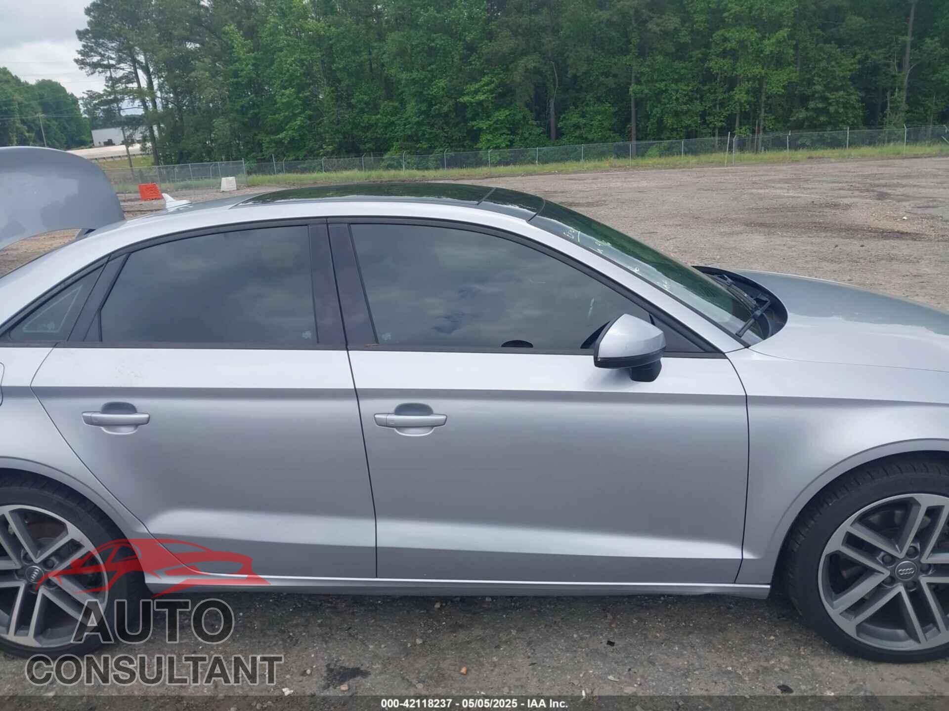 AUDI A3 2017 - WAUB8GFF2H1009940