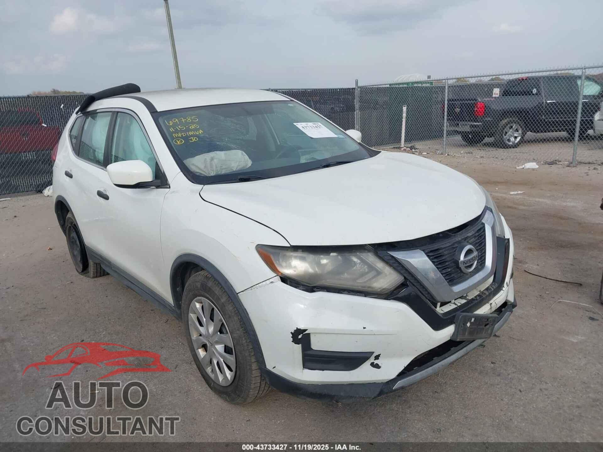 NISSAN ROGUE 2017 - KNMAT2MT9HP525962