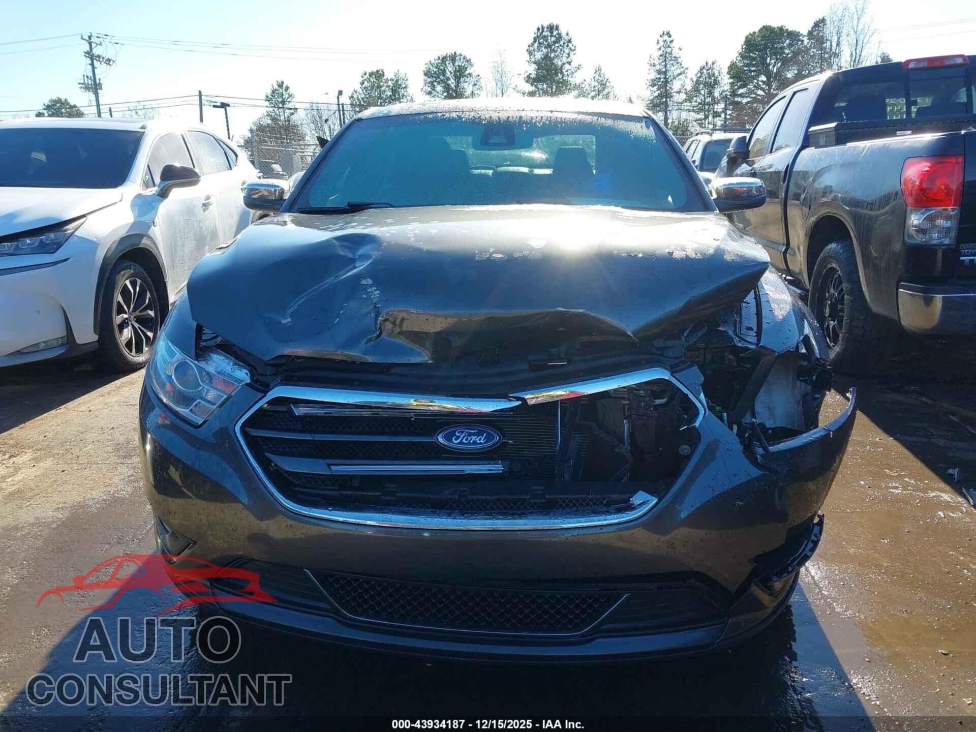 FORD TAURUS 2018 - 1FAHP2F89JG129876
