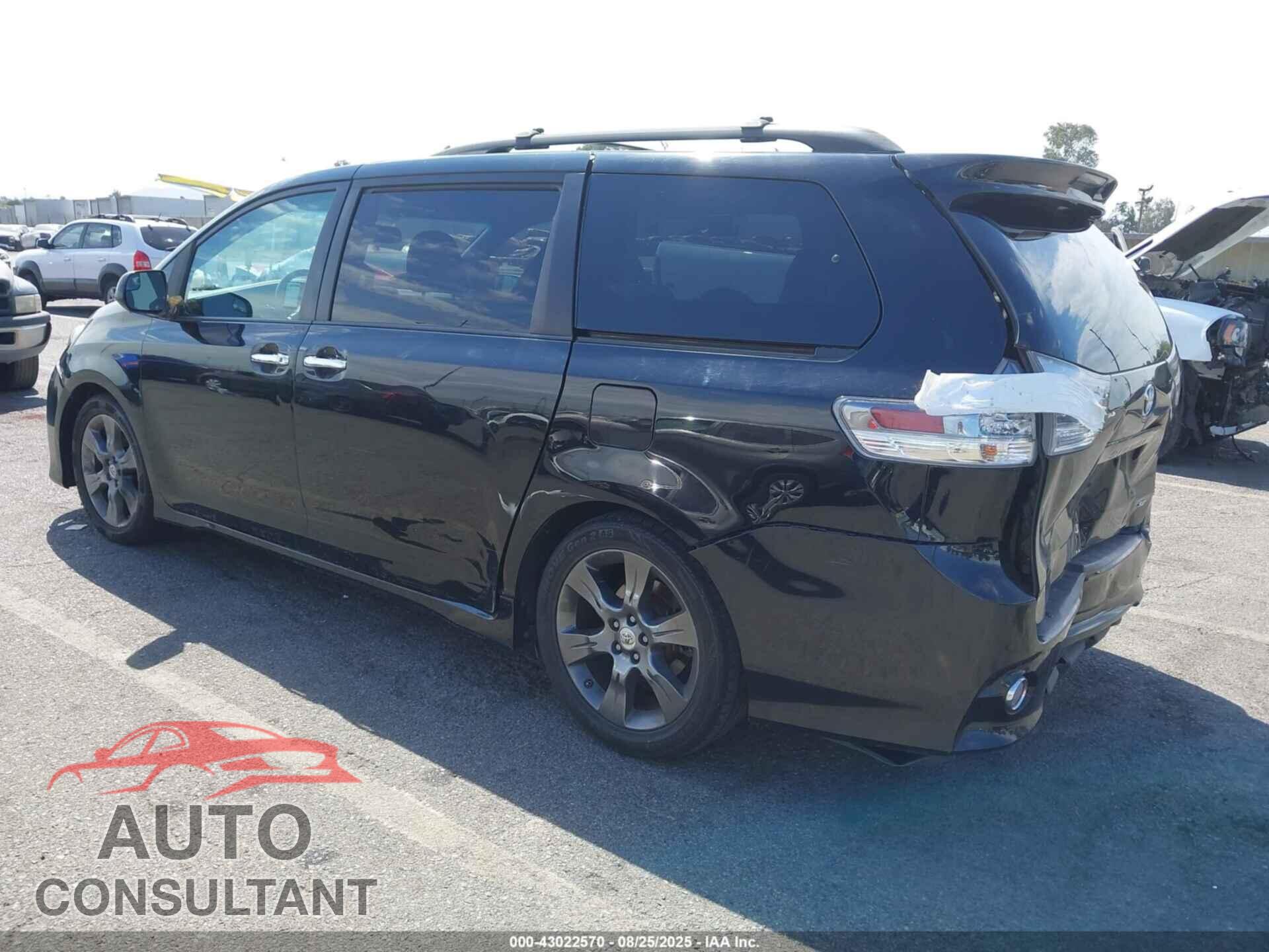 TOYOTA SIENNA 2015 - 5TDXK3DC0FS688599