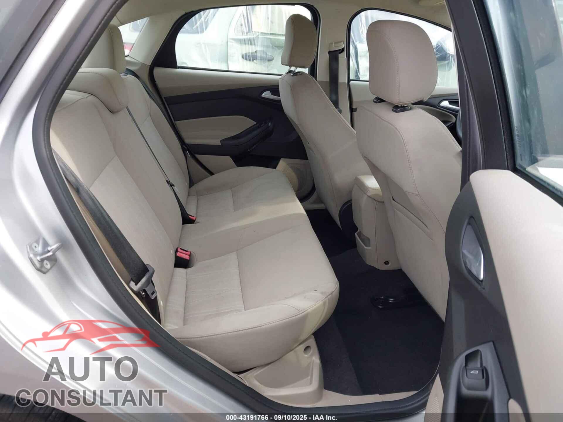 FORD FOCUS 2017 - 1FADP3F24HL294266