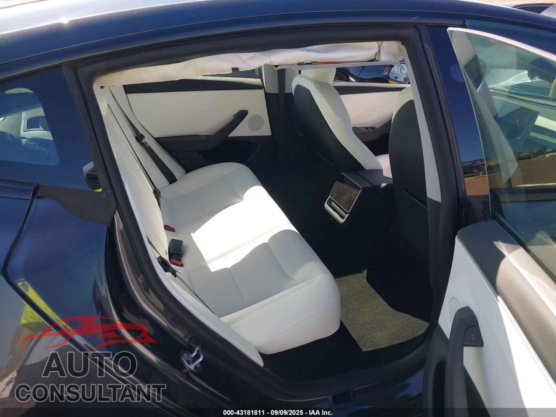 TESLA MODEL 3 2025 - 5YJ3E1EA2SF038470