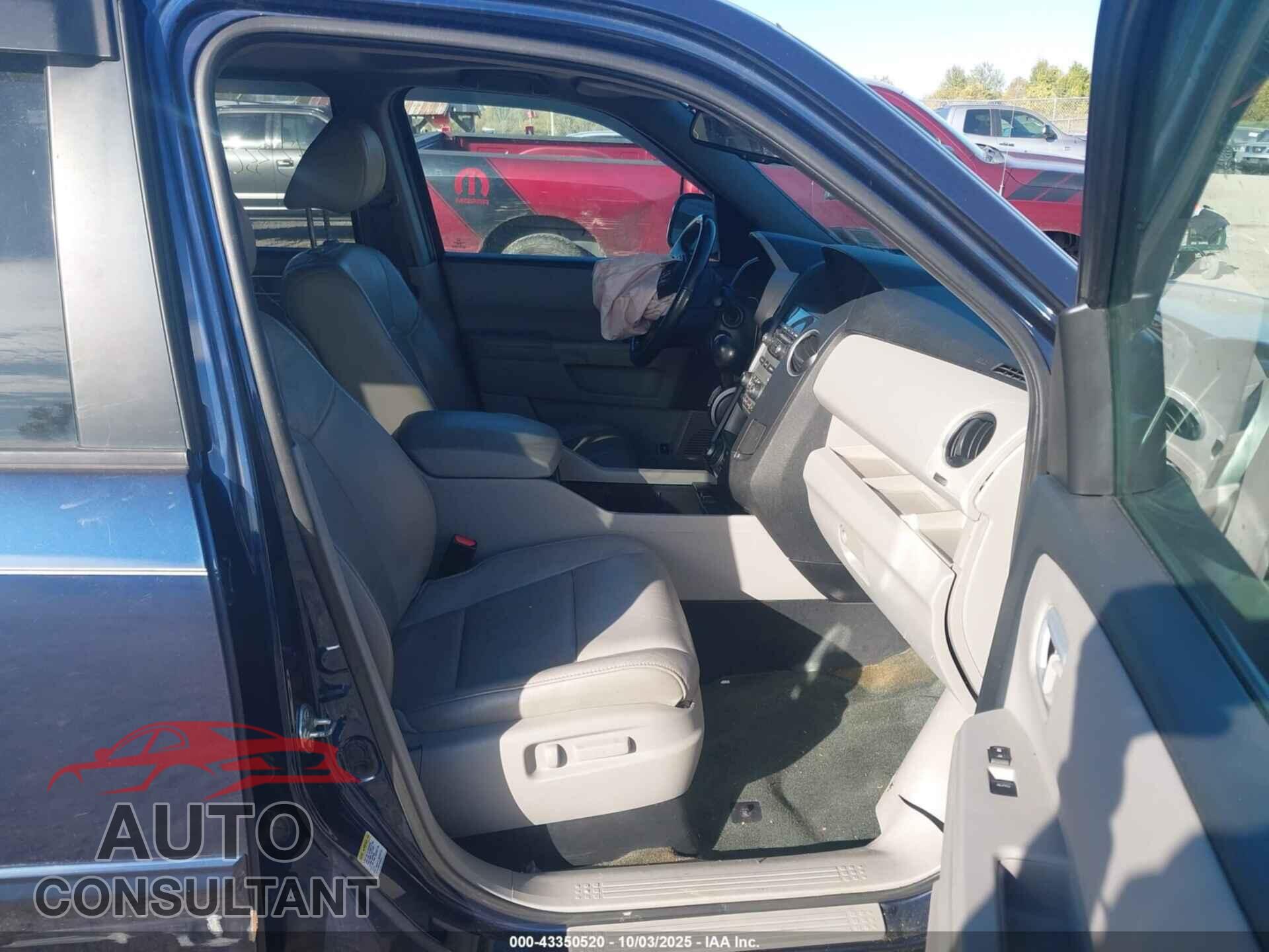 HONDA PILOT 2015 - 5FNYF4H76FB006065