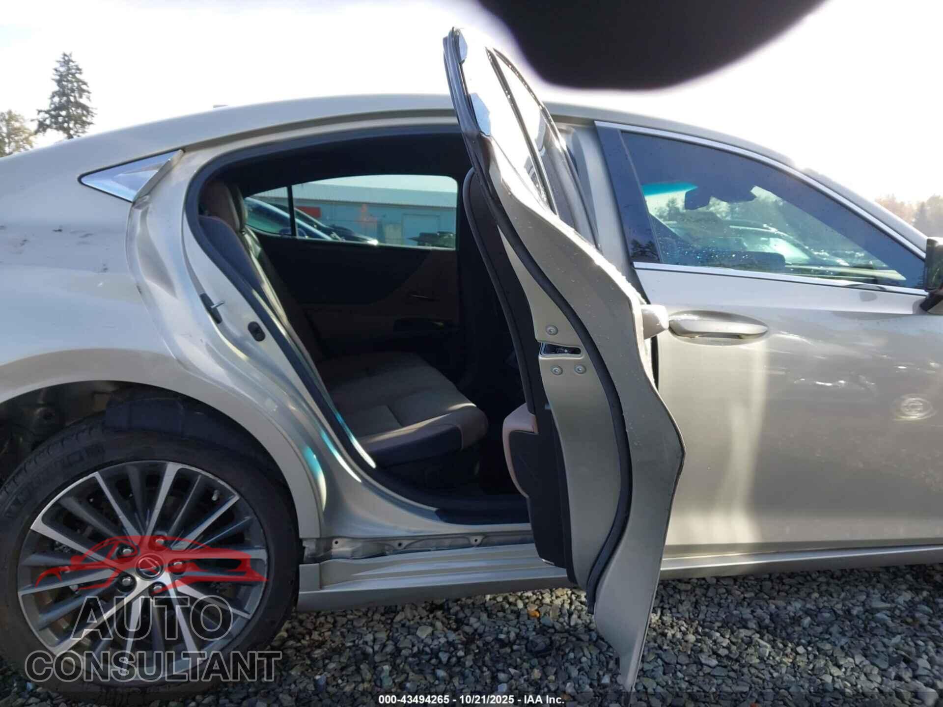 LEXUS ES 300H 2023 - 58ADA1C14PU029615