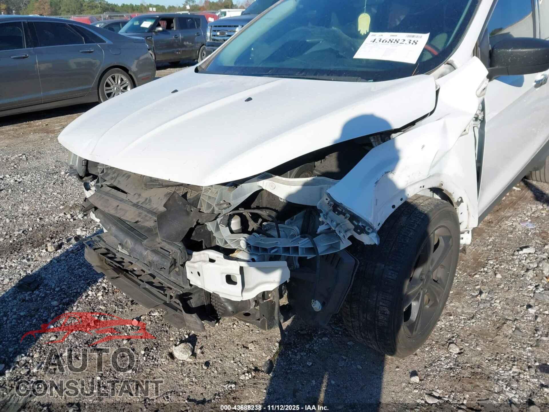 FORD ESCAPE 2015 - 1FMCU0G9XFUB20410