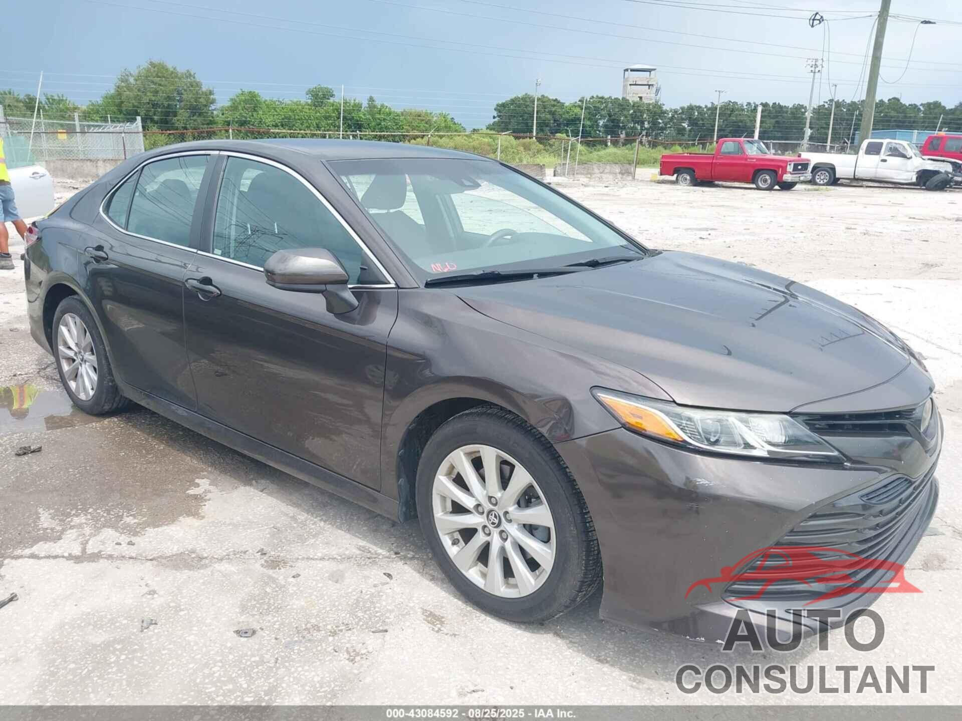 TOYOTA CAMRY 2018 - 4T1B11HK8JU650833