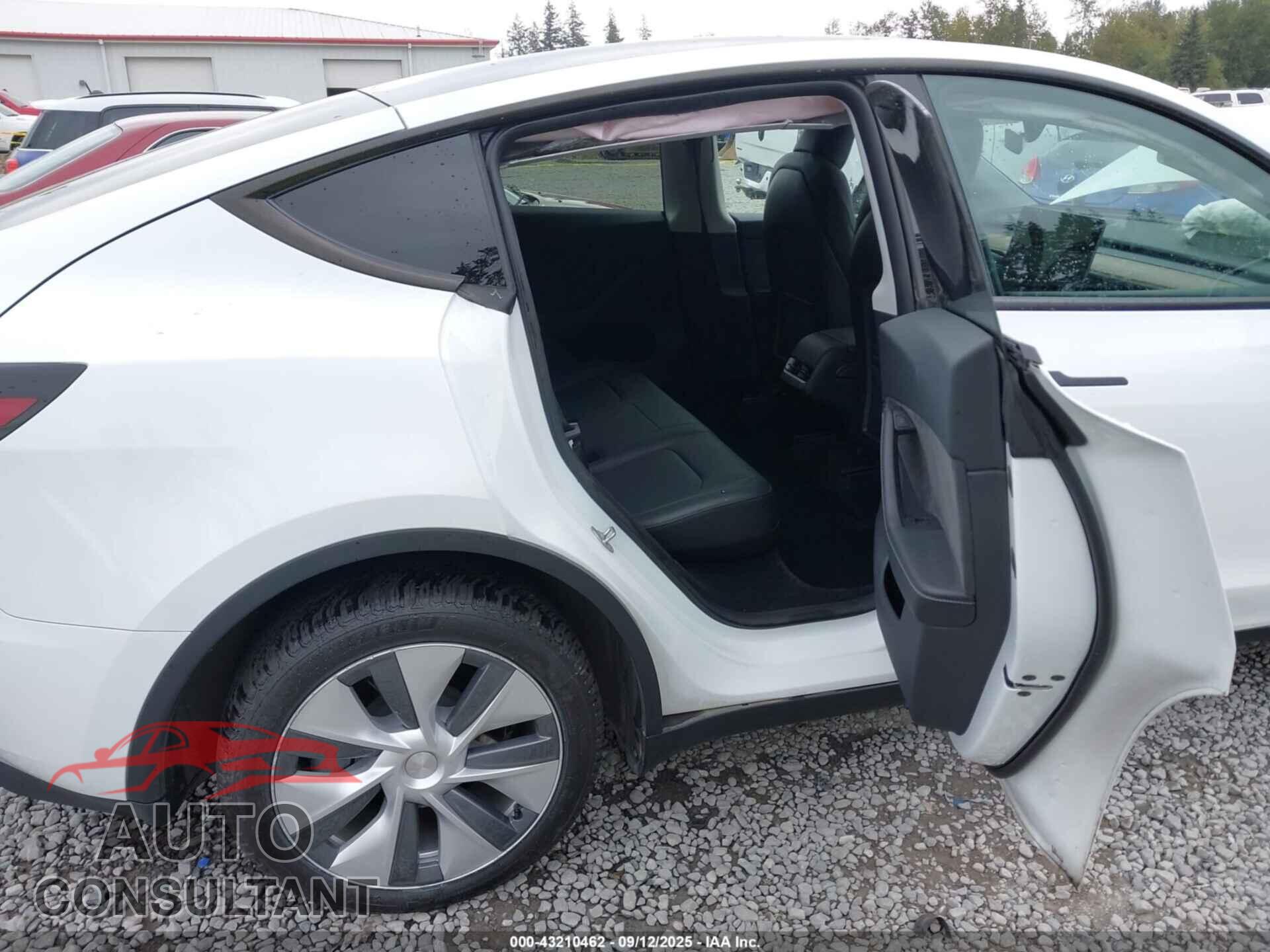 TESLA MODEL Y 2023 - 7SAYGDEE7PA140097