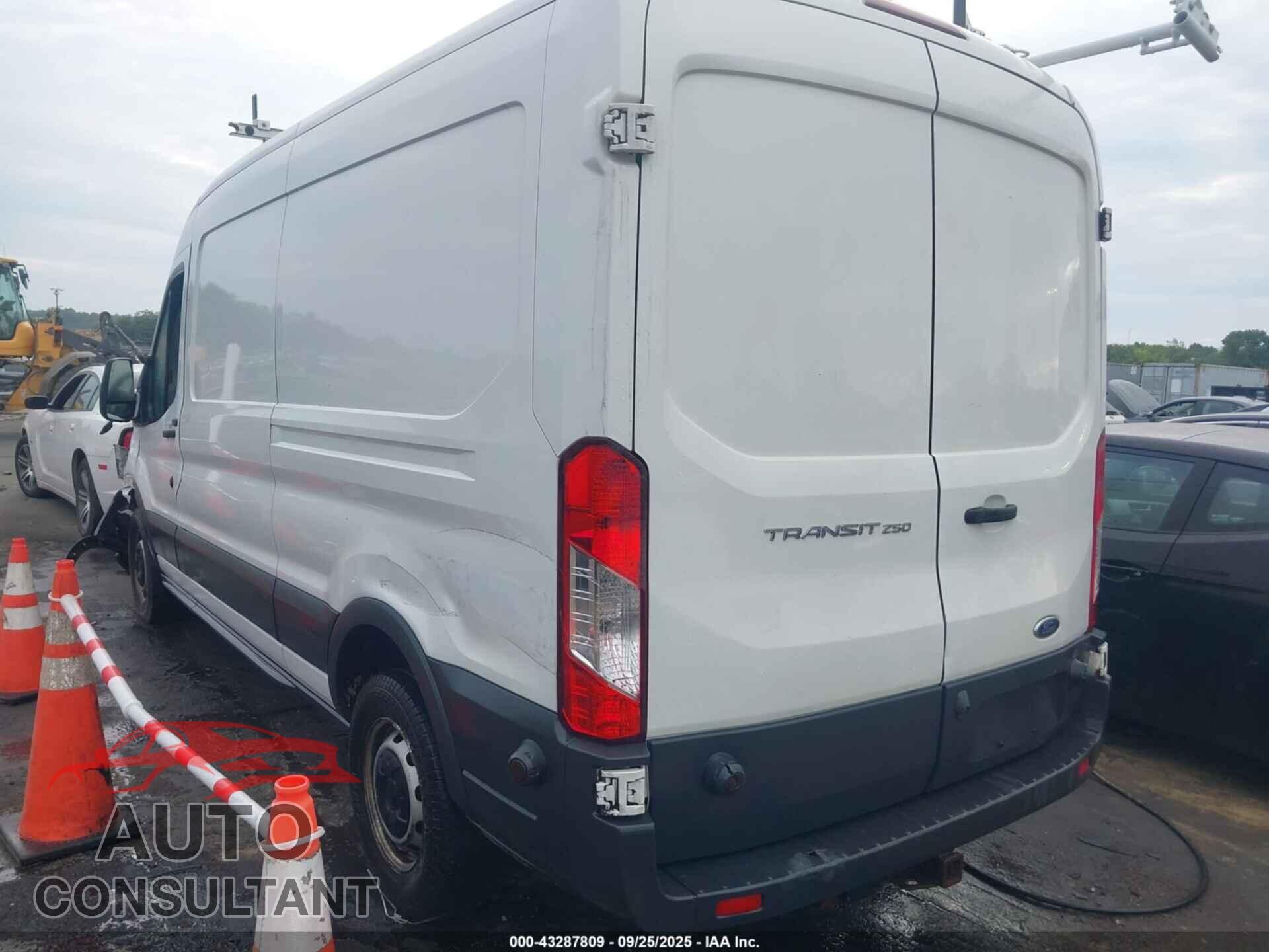 FORD TRANSIT-250 2017 - 1FTYR2CM1HKB25222