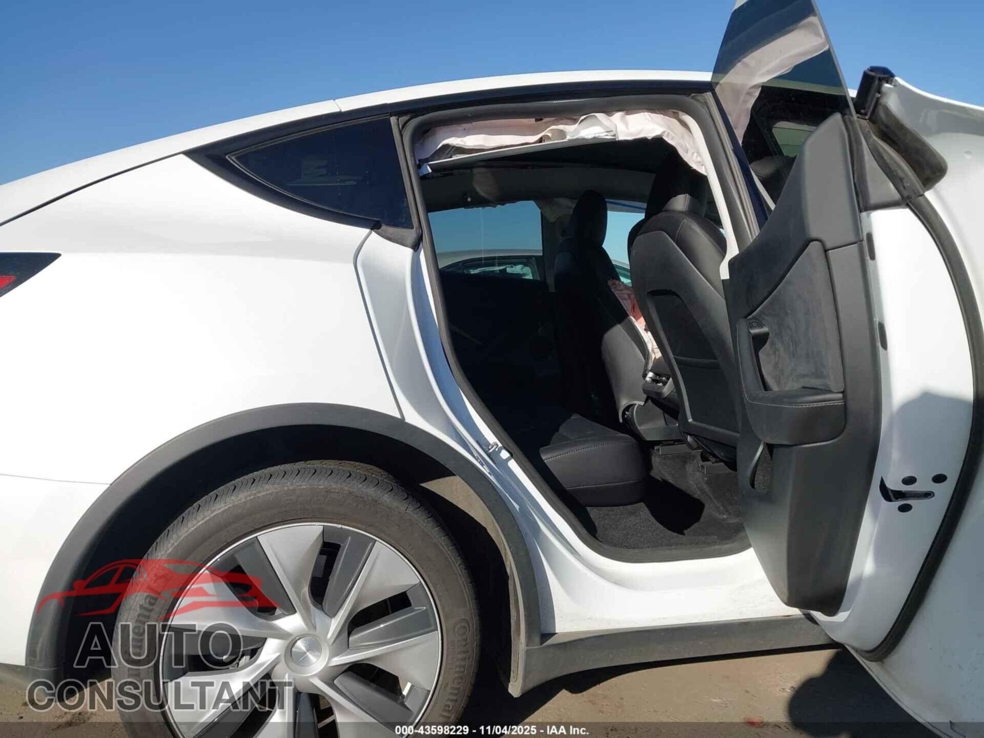 TESLA MODEL Y 2023 - 7SAYGDEE1PF814375