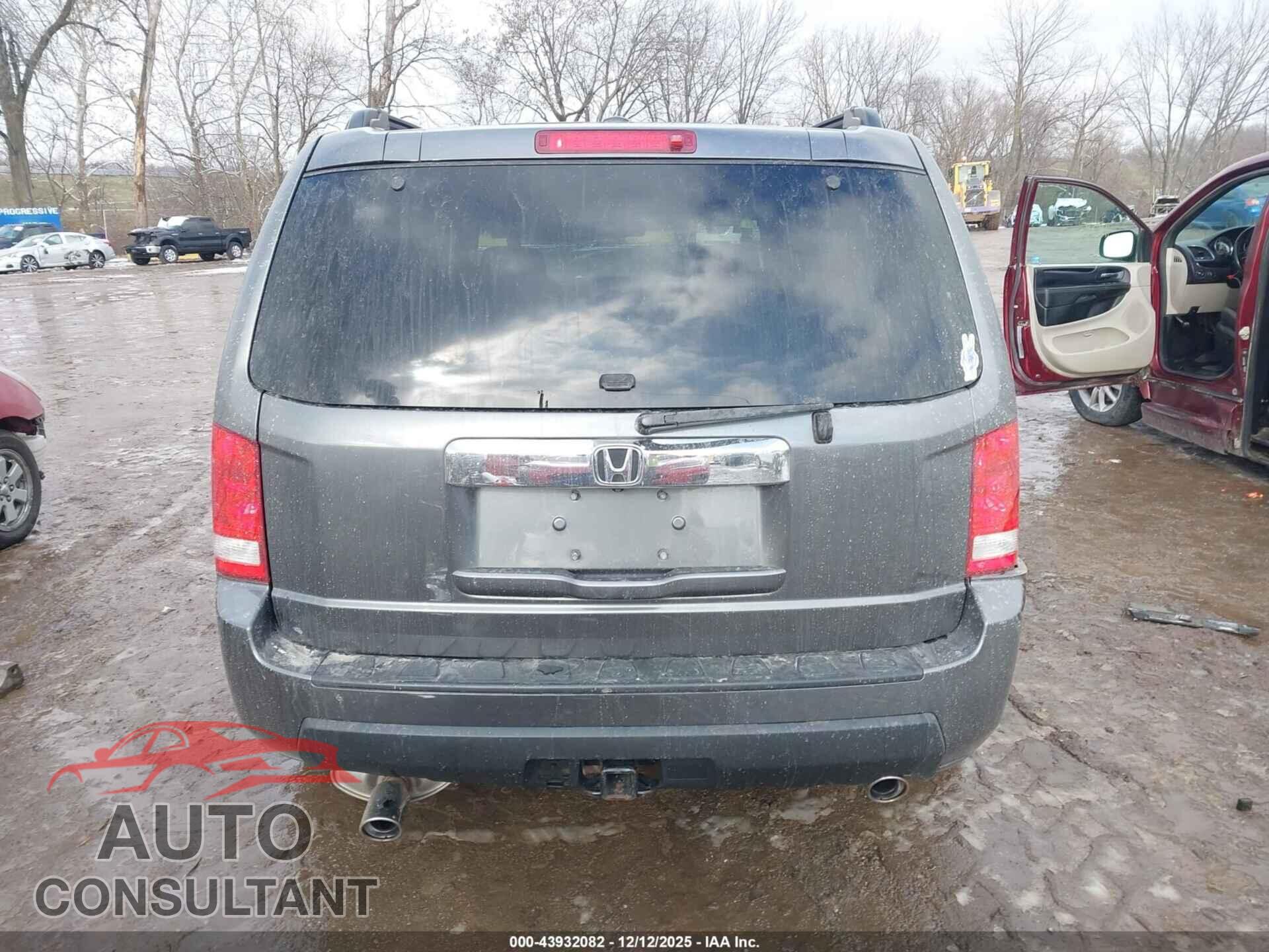 HONDA PILOT 2011 - 5FNYF4H50BB087055
