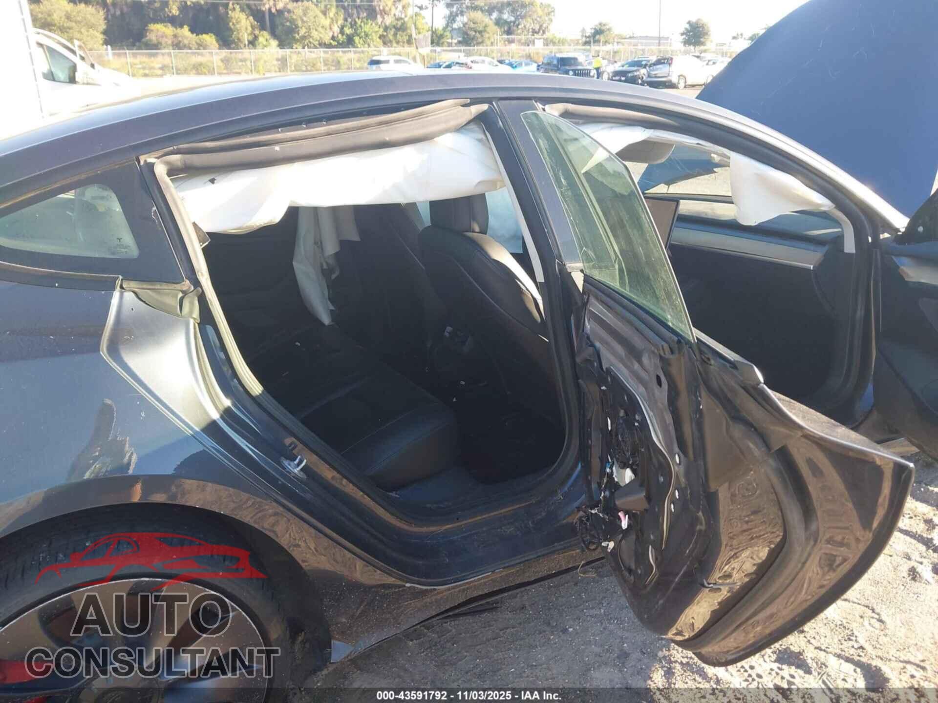 TESLA MODEL 3 2021 - 5YJ3E1EC3MF990558