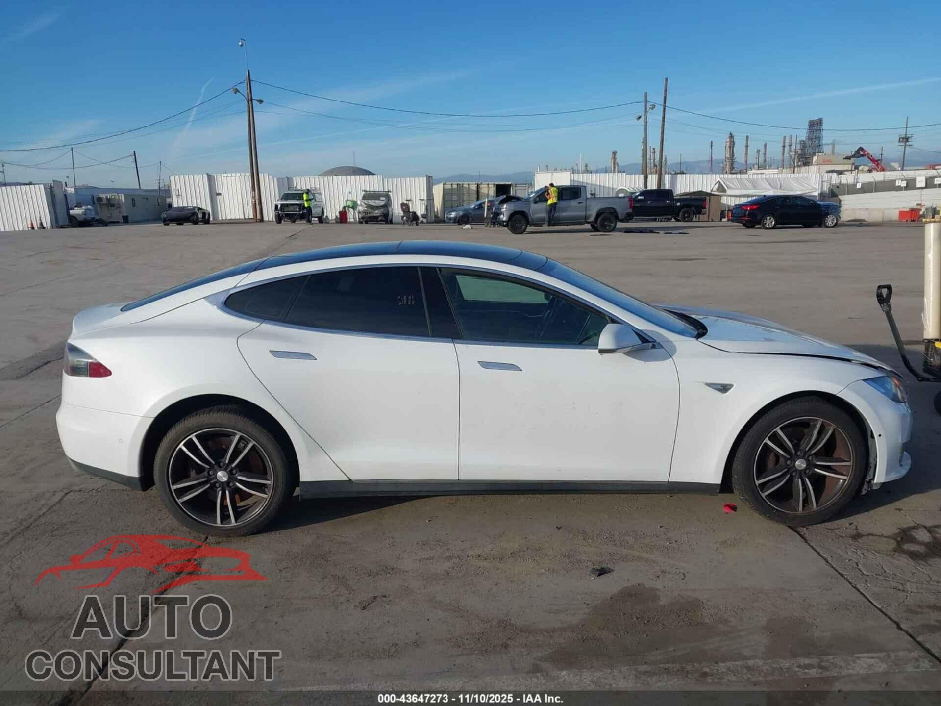TESLA MODEL S 2015 - 5YJSA1E13FF120186