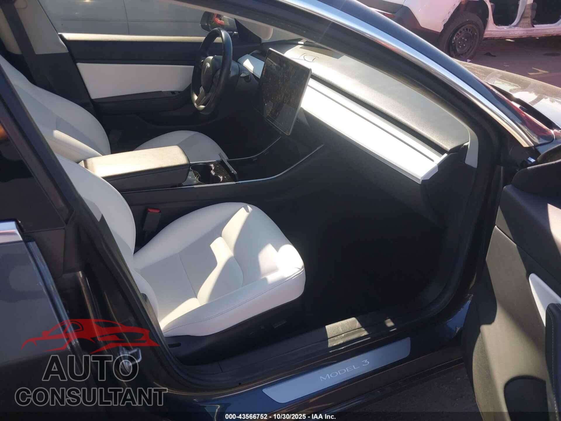 TESLA MODEL 3 2018 - 5YJ3E1EB5JF100421