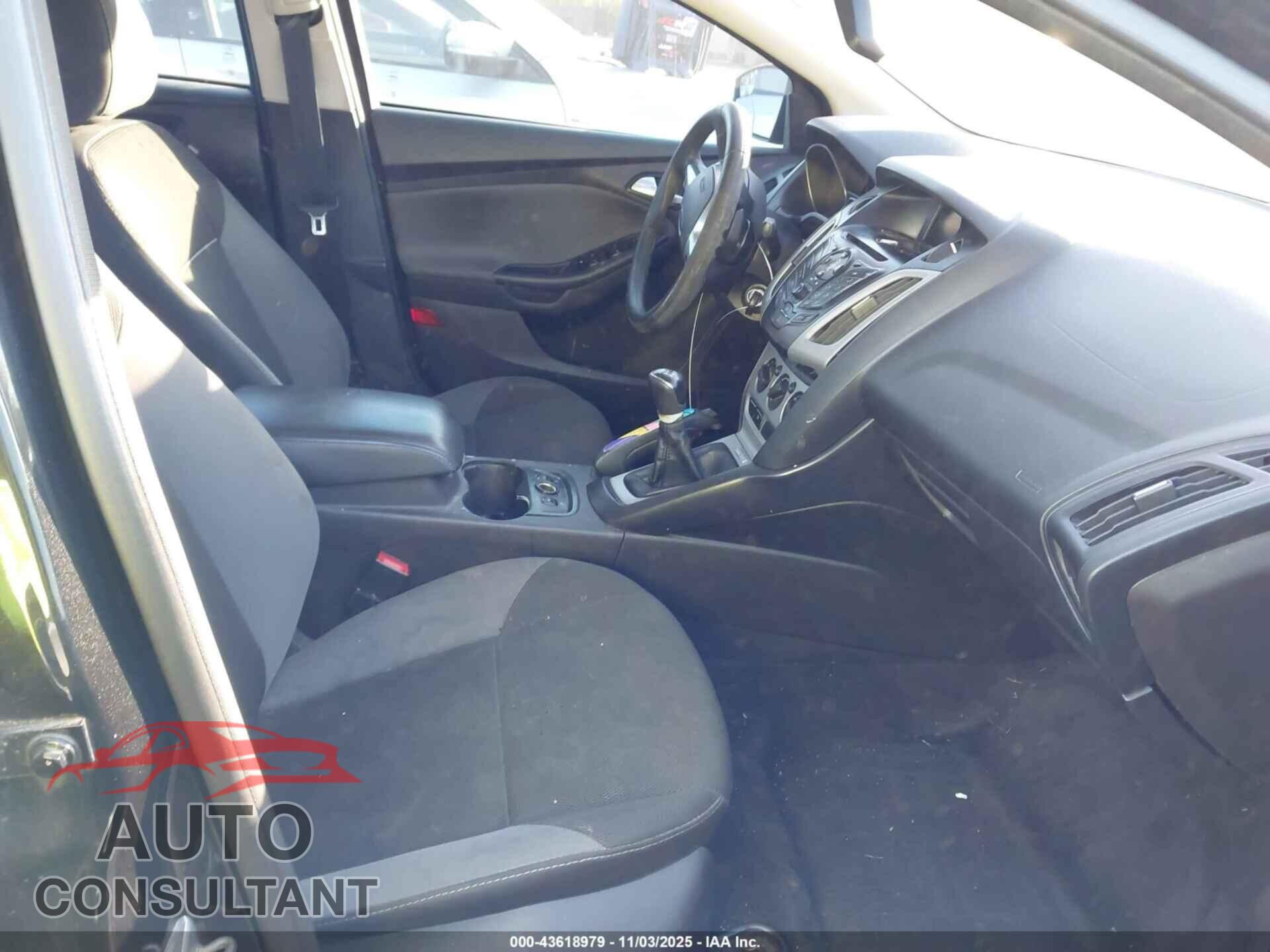 FORD FOCUS 2014 - 1FADP3F26EL117147