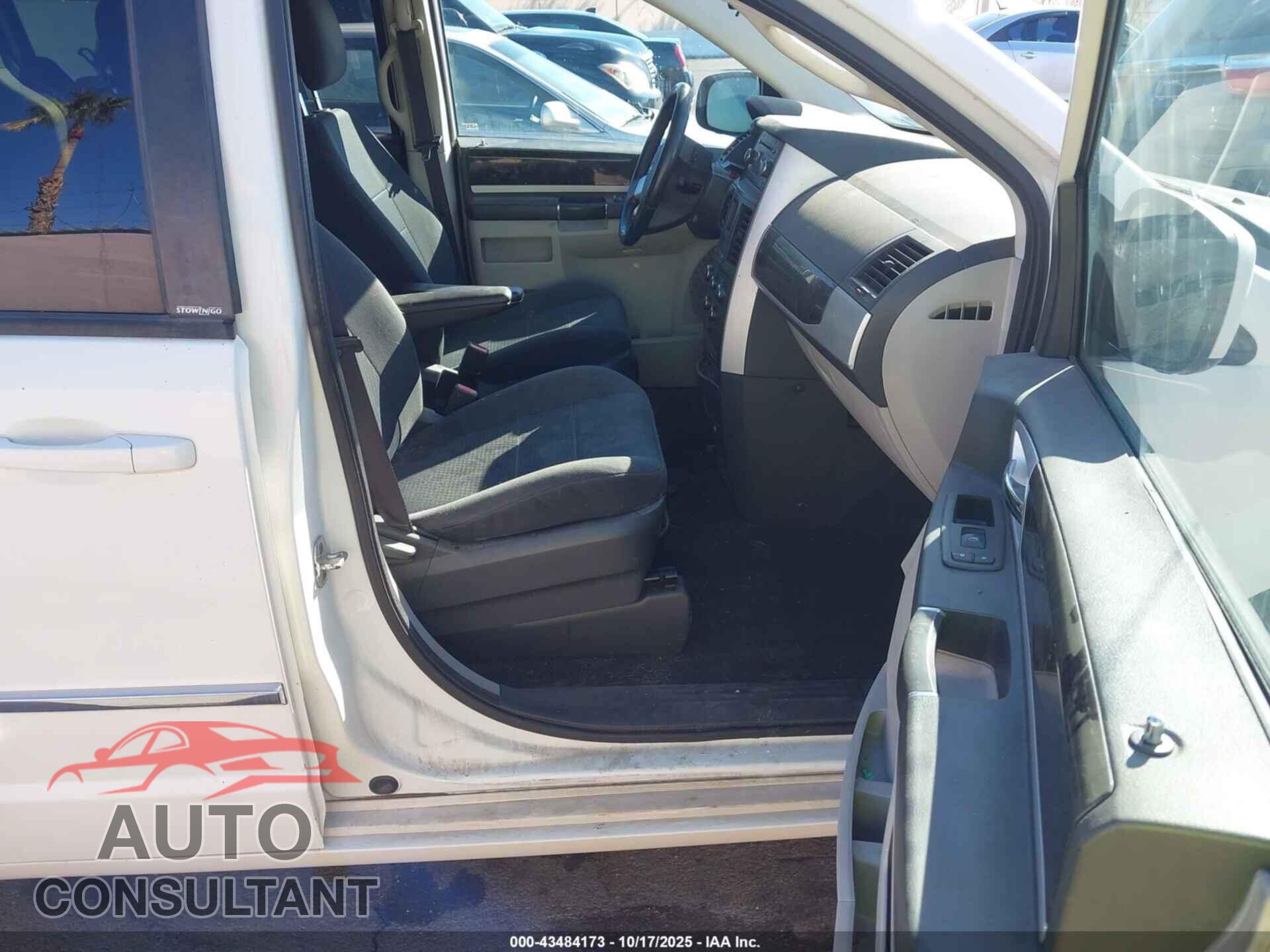 DODGE GRAND CARAVAN 2010 - 2D4RN5D15AR433171