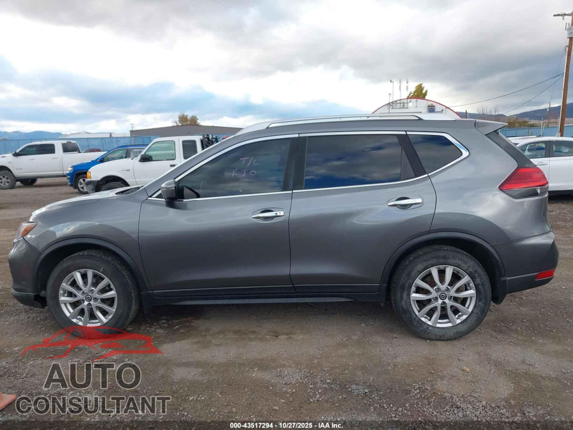 NISSAN ROGUE 2017 - KNMAT2MV8HP558114