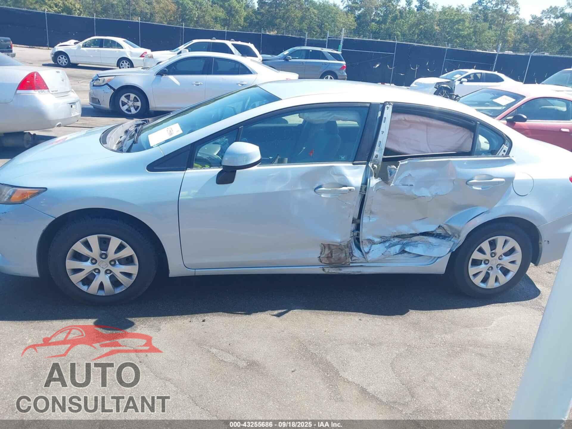 HONDA CIVIC 2012 - 2HGFB2F55CH559483