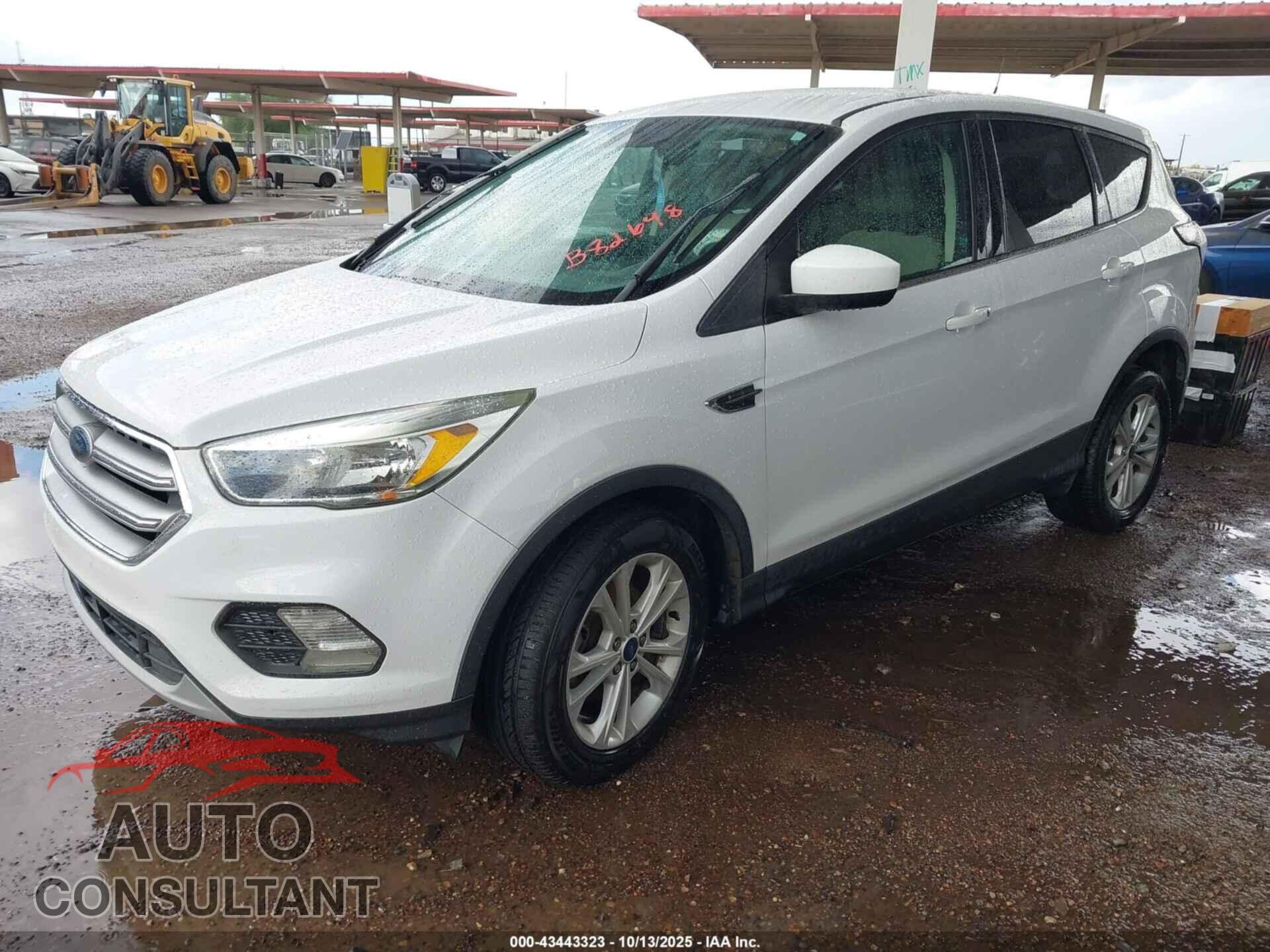 FORD ESCAPE 2017 - 1FMCU0GD2HUB82648