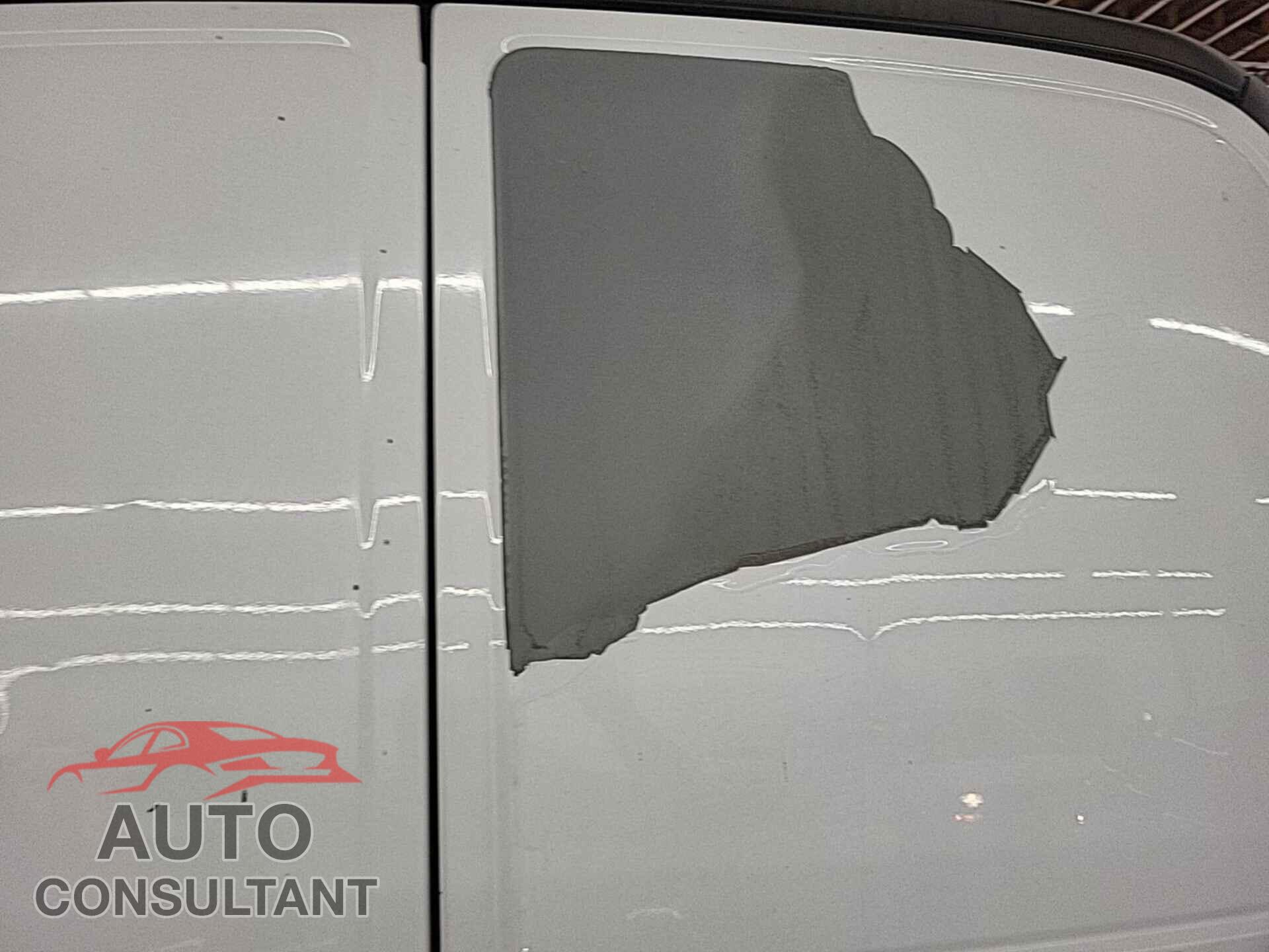 CHEVROLET EXPRESS G2500 2012 - 1GCWGFCA1C1178298