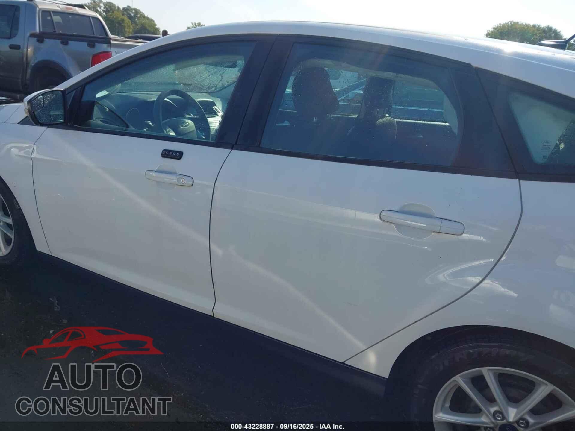 FORD FOCUS 2016 - 1FADP3K2XGL219401
