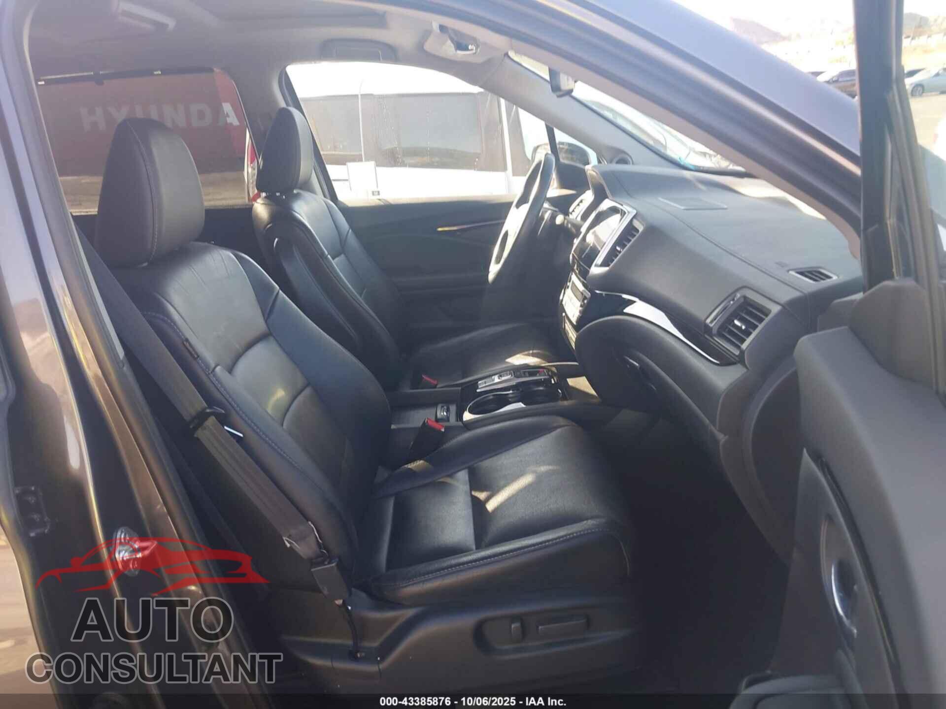 HONDA PILOT 2017 - 5FNYF5H95HB037558