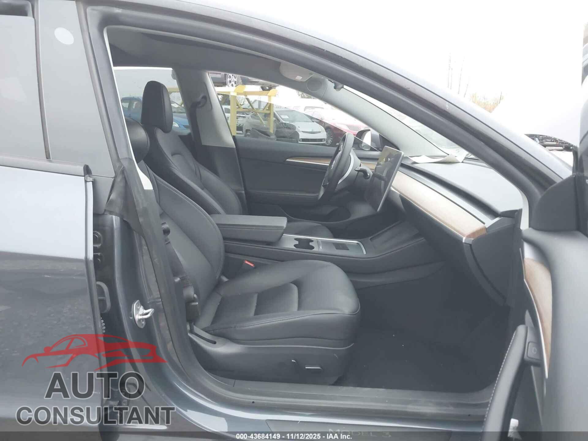 TESLA MODEL 3 2023 - 5YJ3E1EA1PF555136