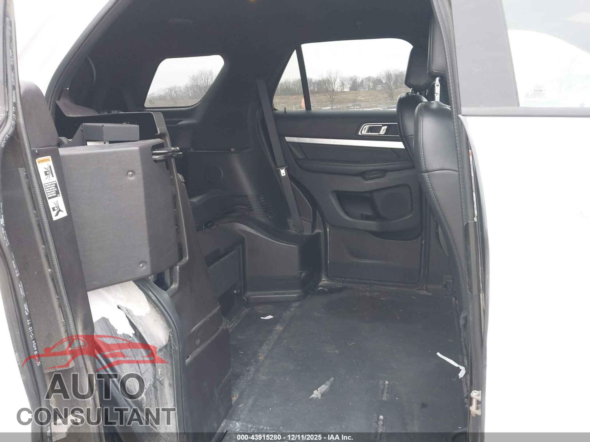 FORD EXPLORER 2017 - 1FM5K7D80HGE13849