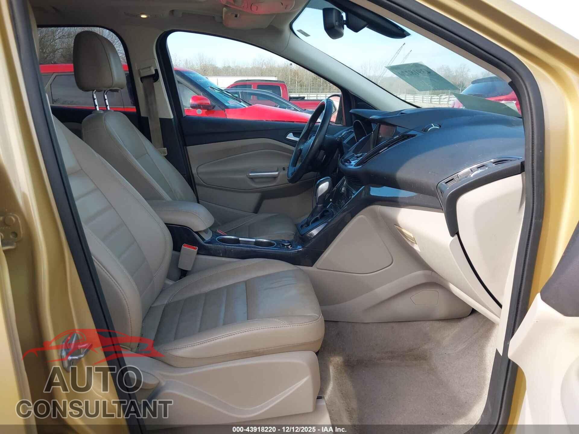 FORD ESCAPE 2014 - 1FMCU0J92EUC10738