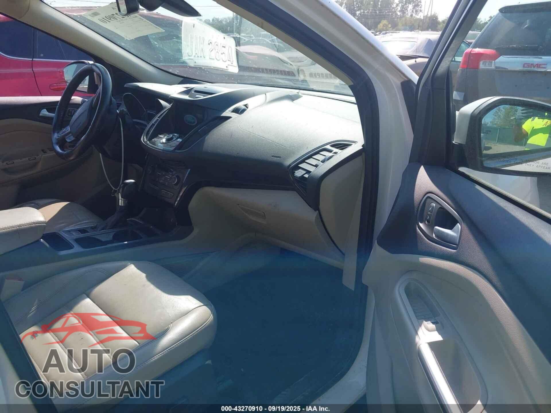 FORD ESCAPE 2017 - 1FMCU9J94HUC20180