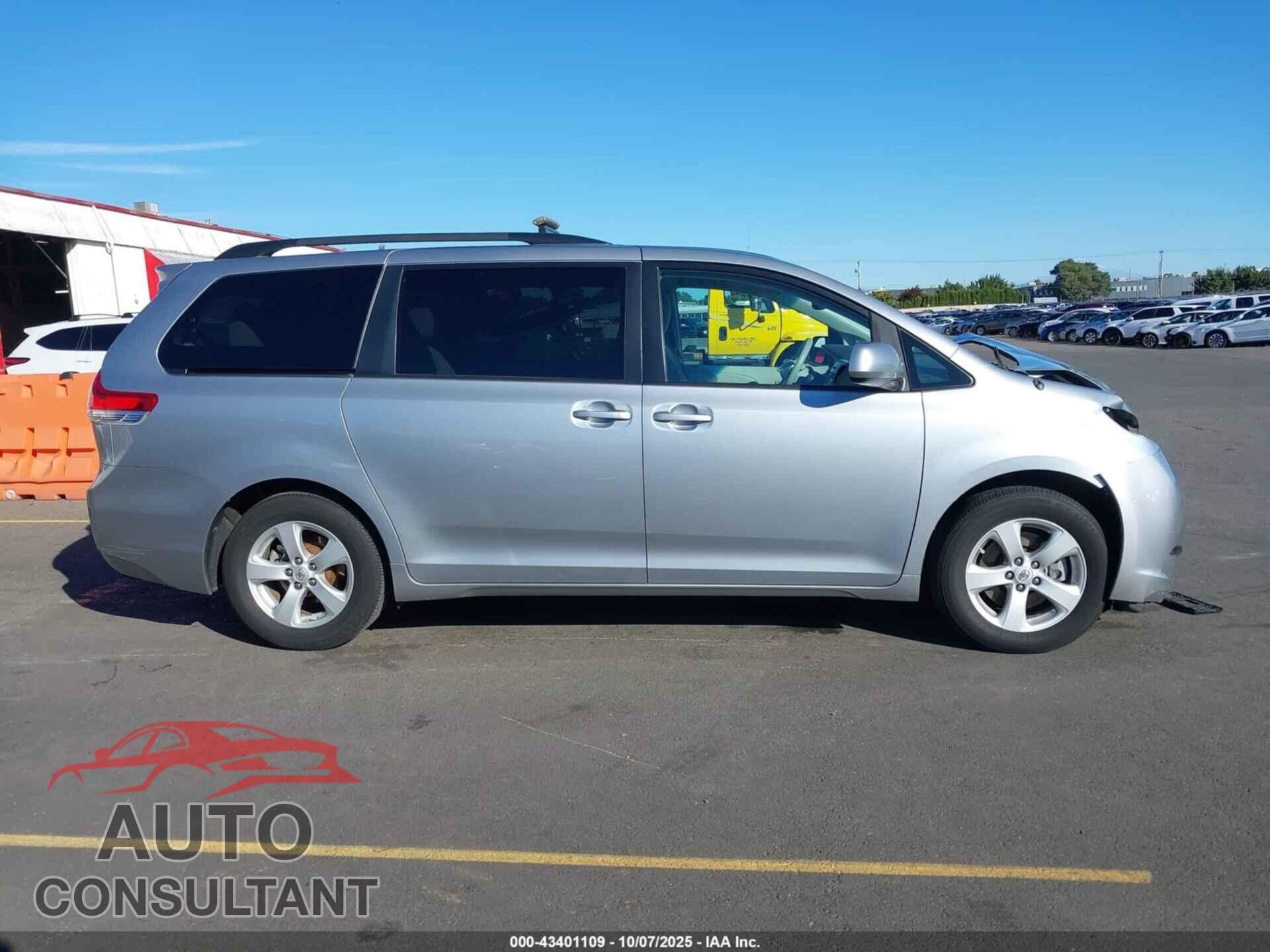 TOYOTA SIENNA 2011 - 5TDKK3DC3BS060198