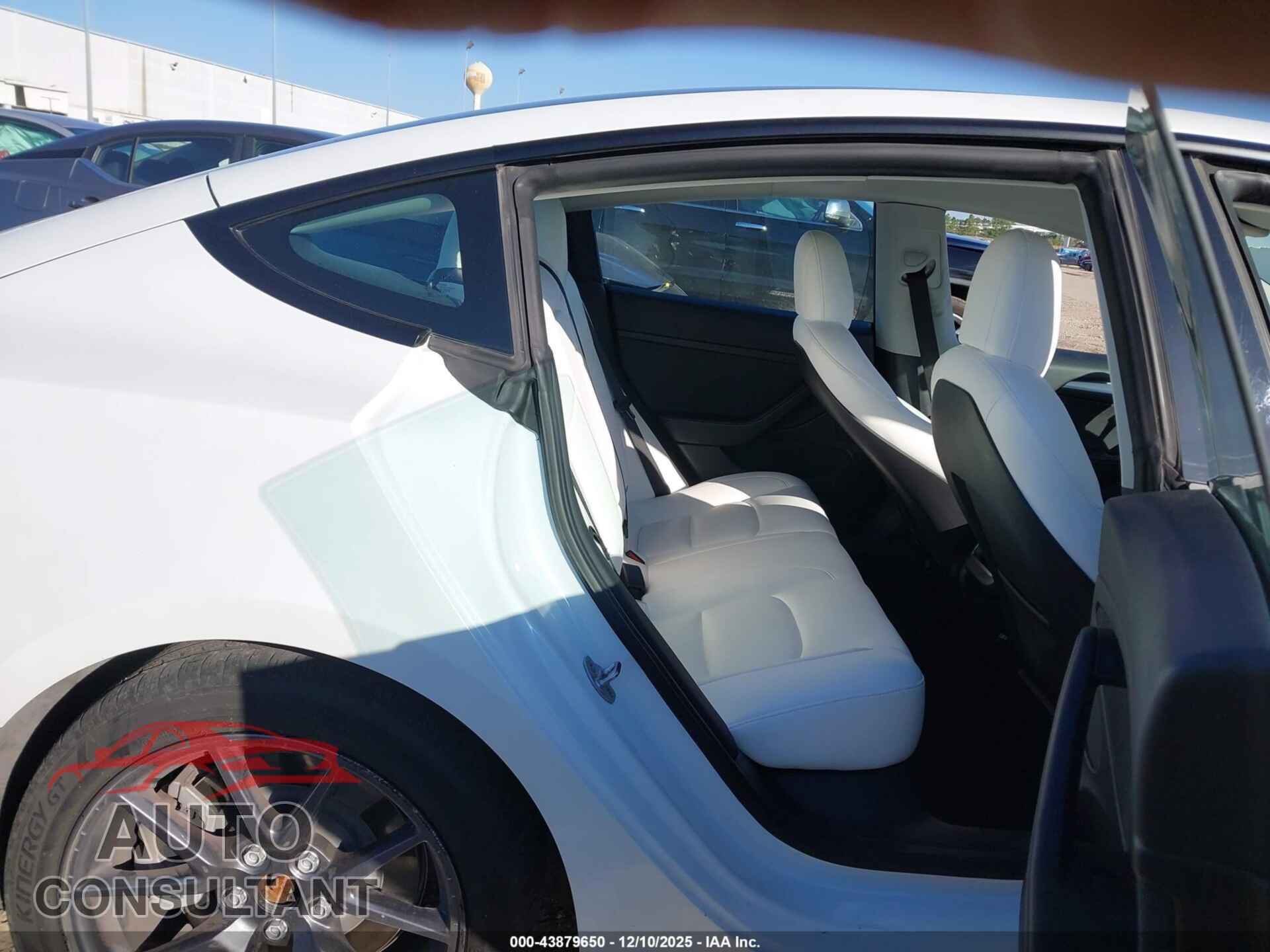 TESLA MODEL 3 2022 - 5YJ3E1EA2NF325828