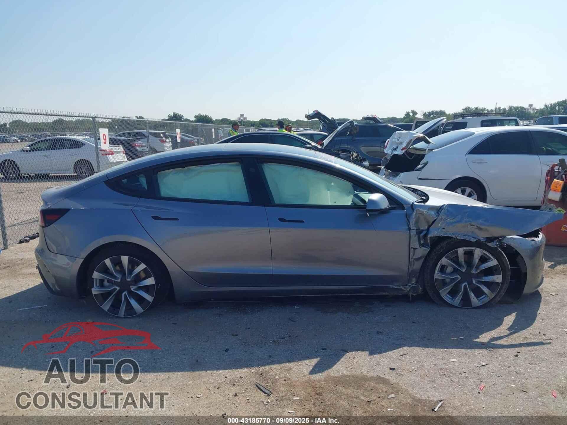TESLA MODEL 3 2025 - 5YJ3E1EA0SF041609
