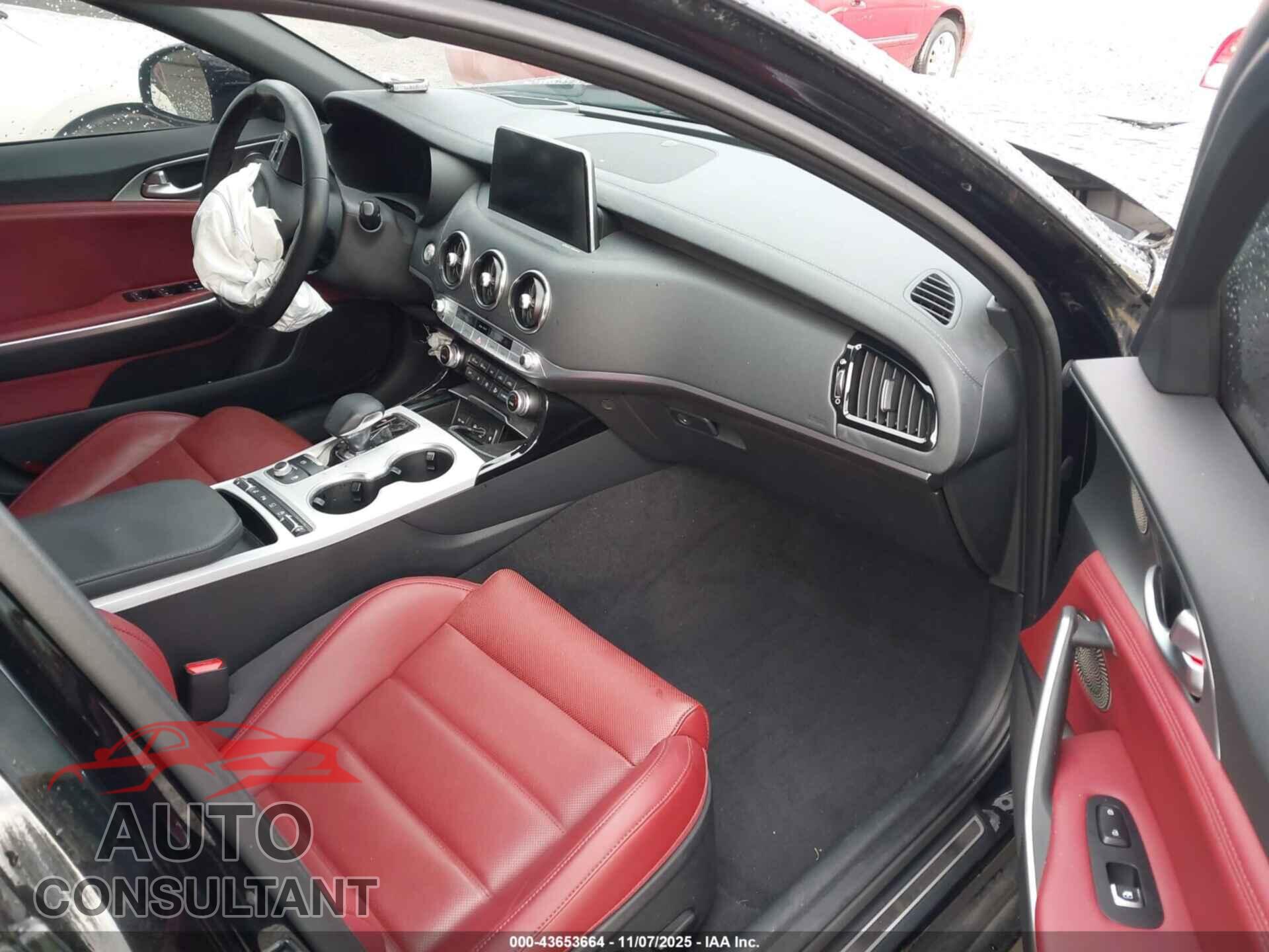 KIA STINGER 2019 - KNAE55LC1K6066211