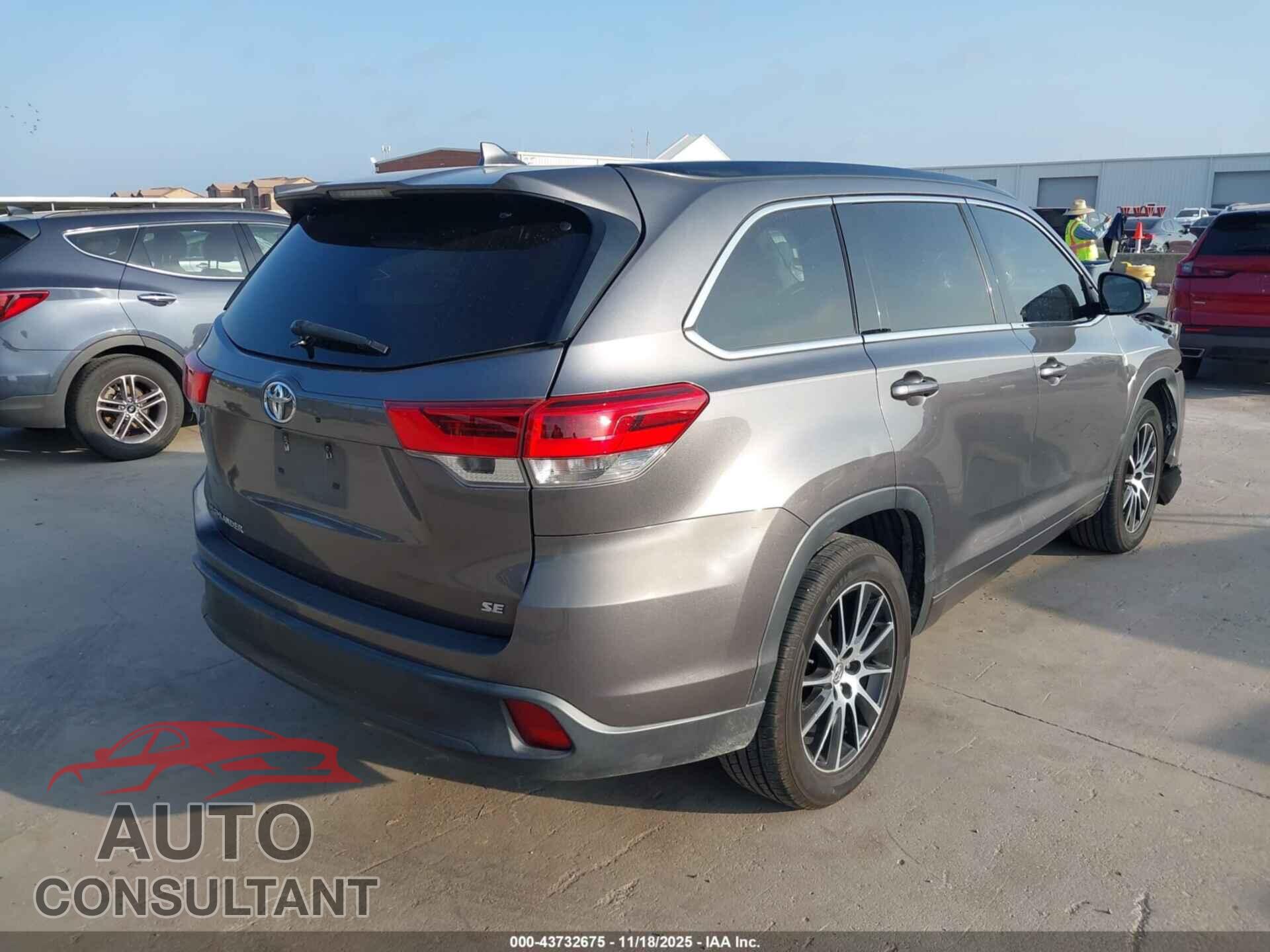 TOYOTA HIGHLANDER 2018 - 5TDKZRFH5JS541575