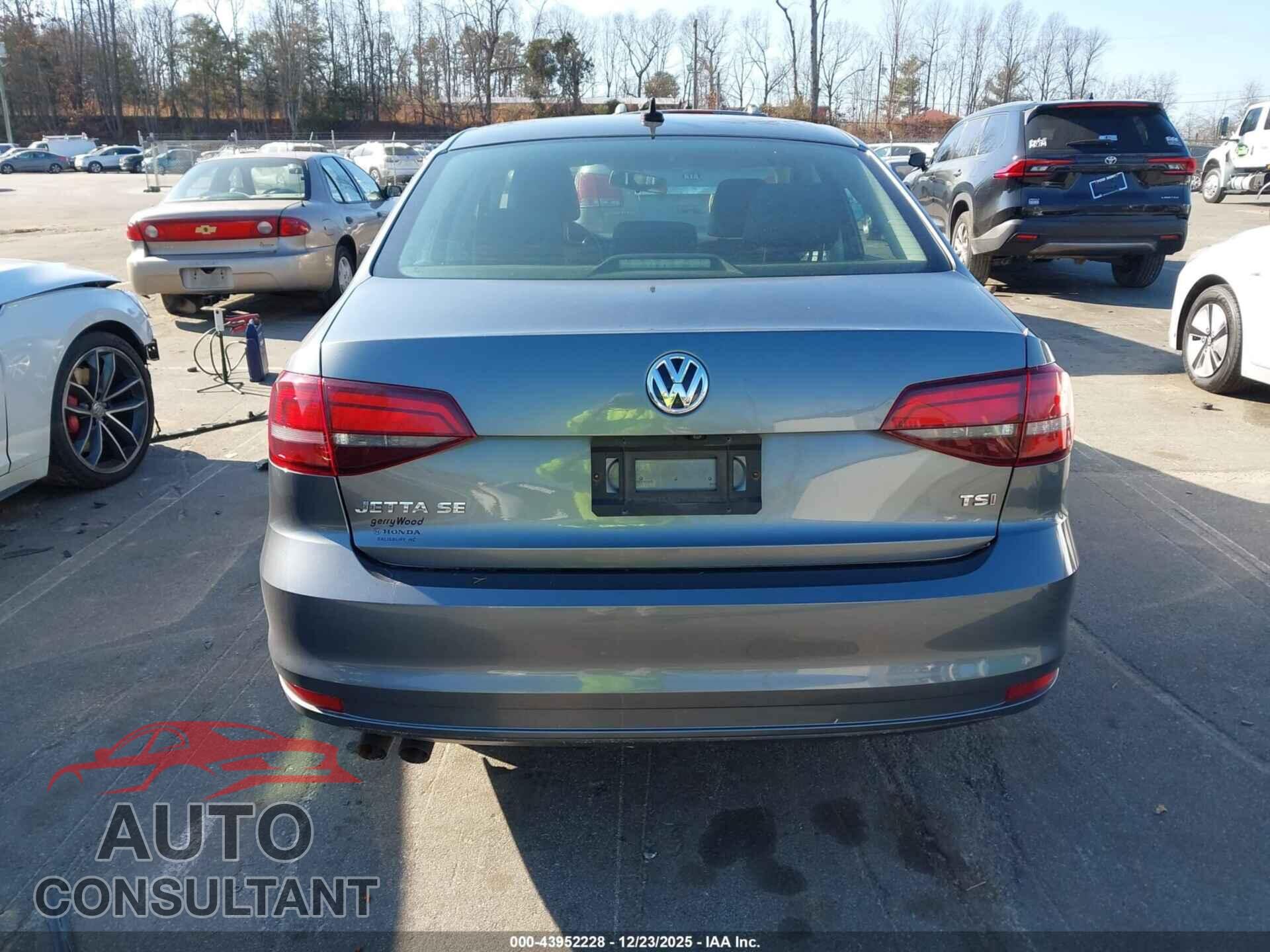 VOLKSWAGEN JETTA 2017 - 3VWDB7AJ8HM258834