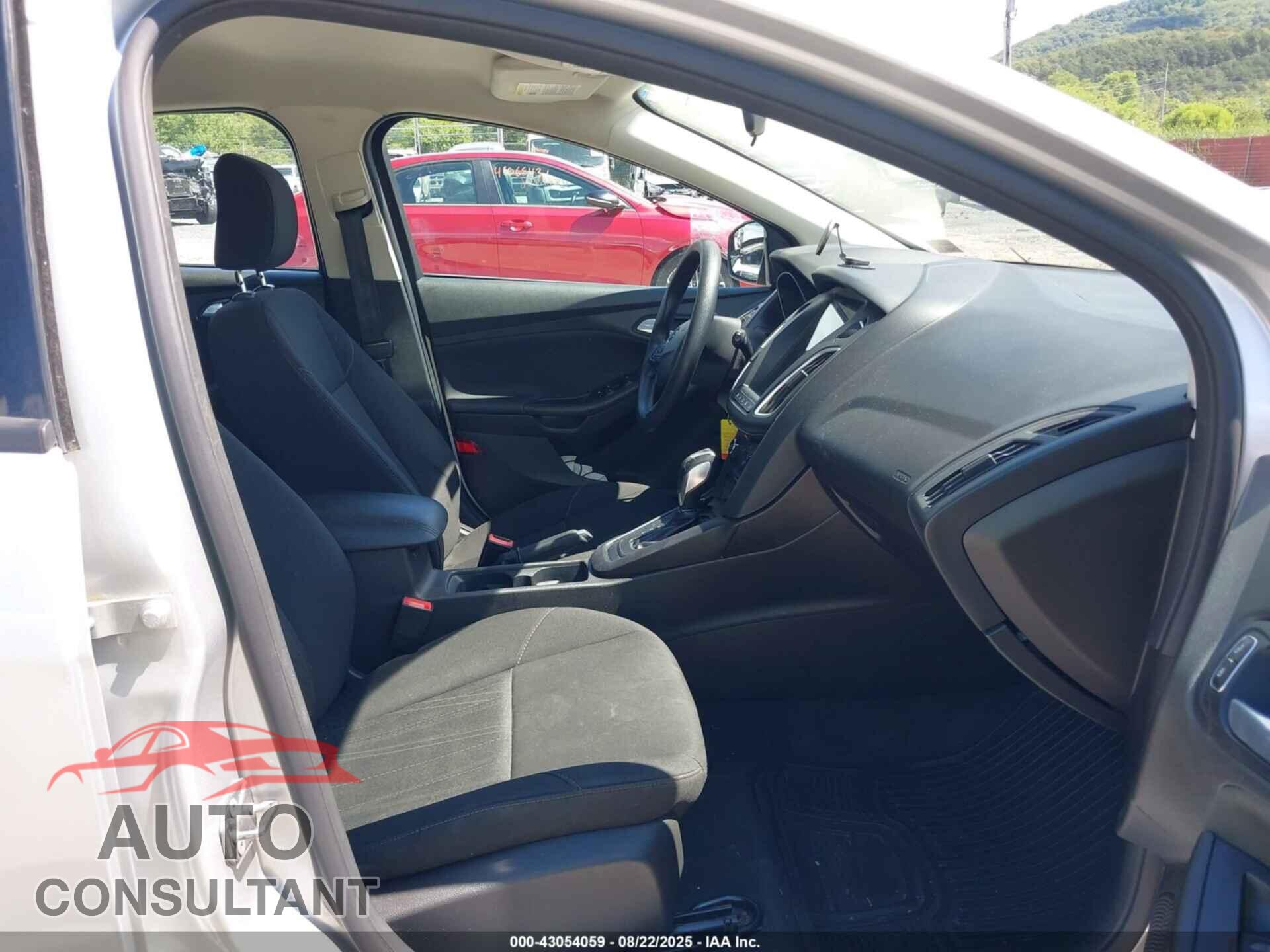 FORD FOCUS 2016 - 1FADP3K21GL390585