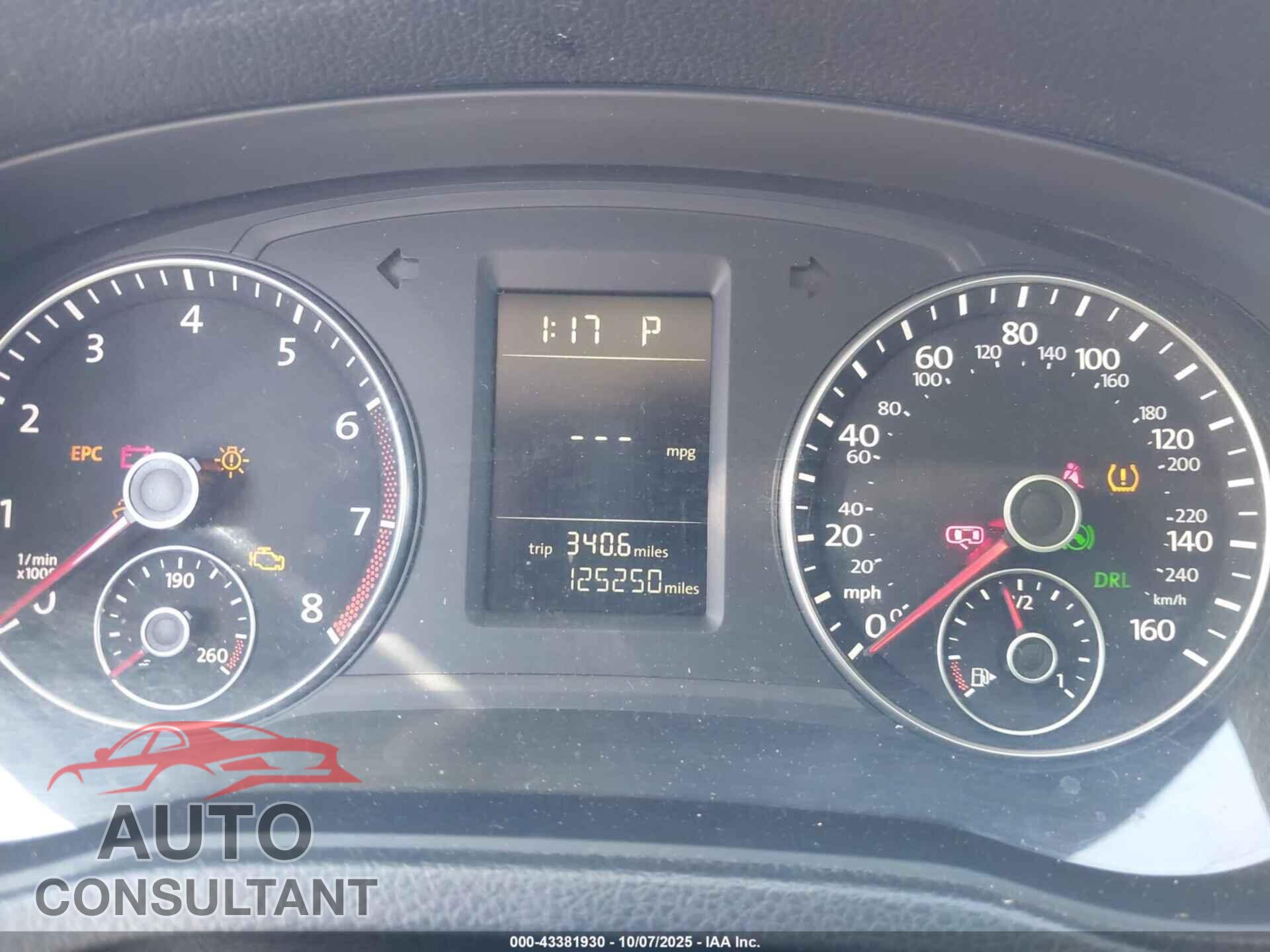 VOLKSWAGEN PASSAT 2015 - 1VWAT7A35FC083250
