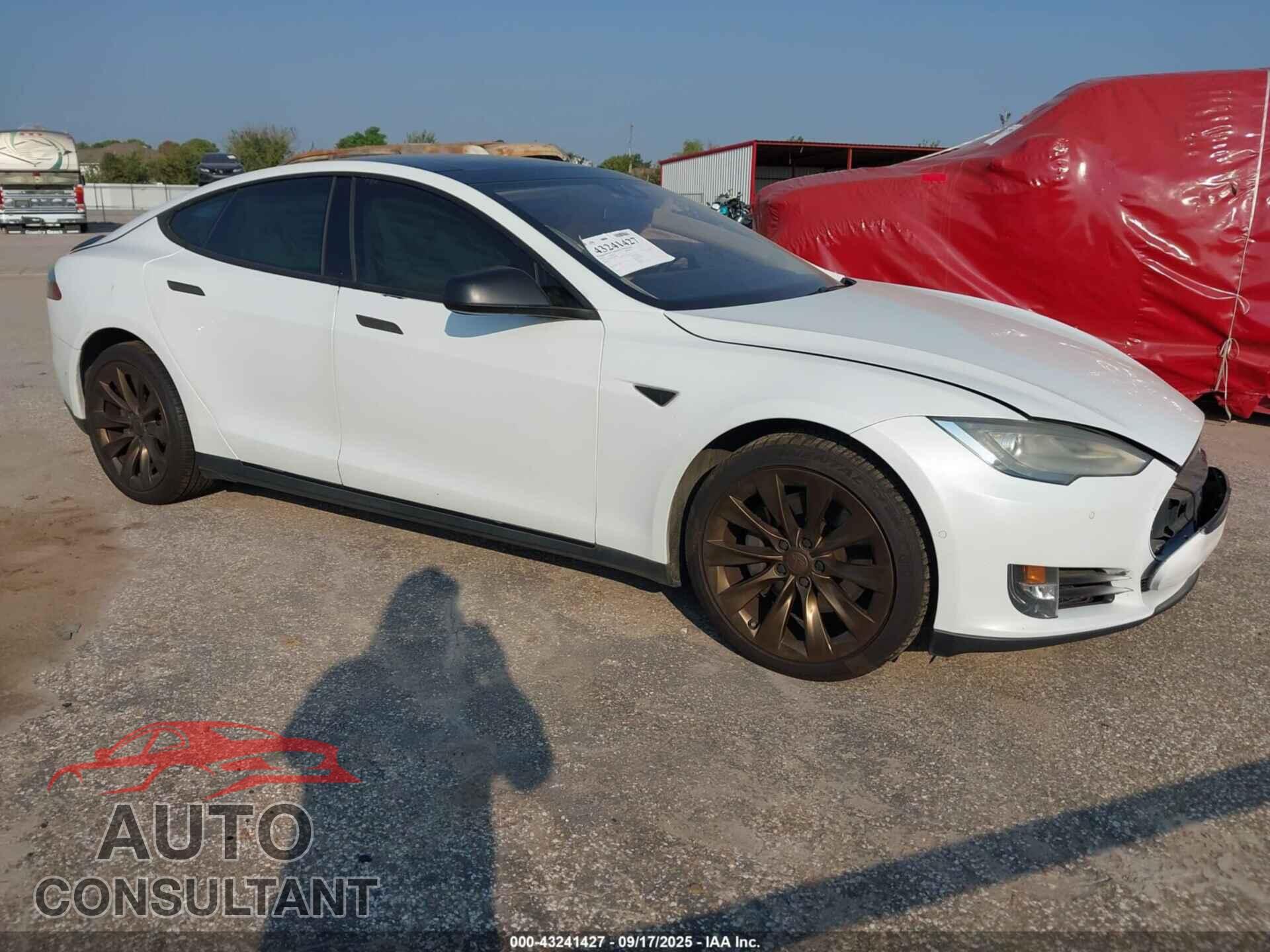 TESLA MODEL S 2015 - 5YJSA1S22FF082785