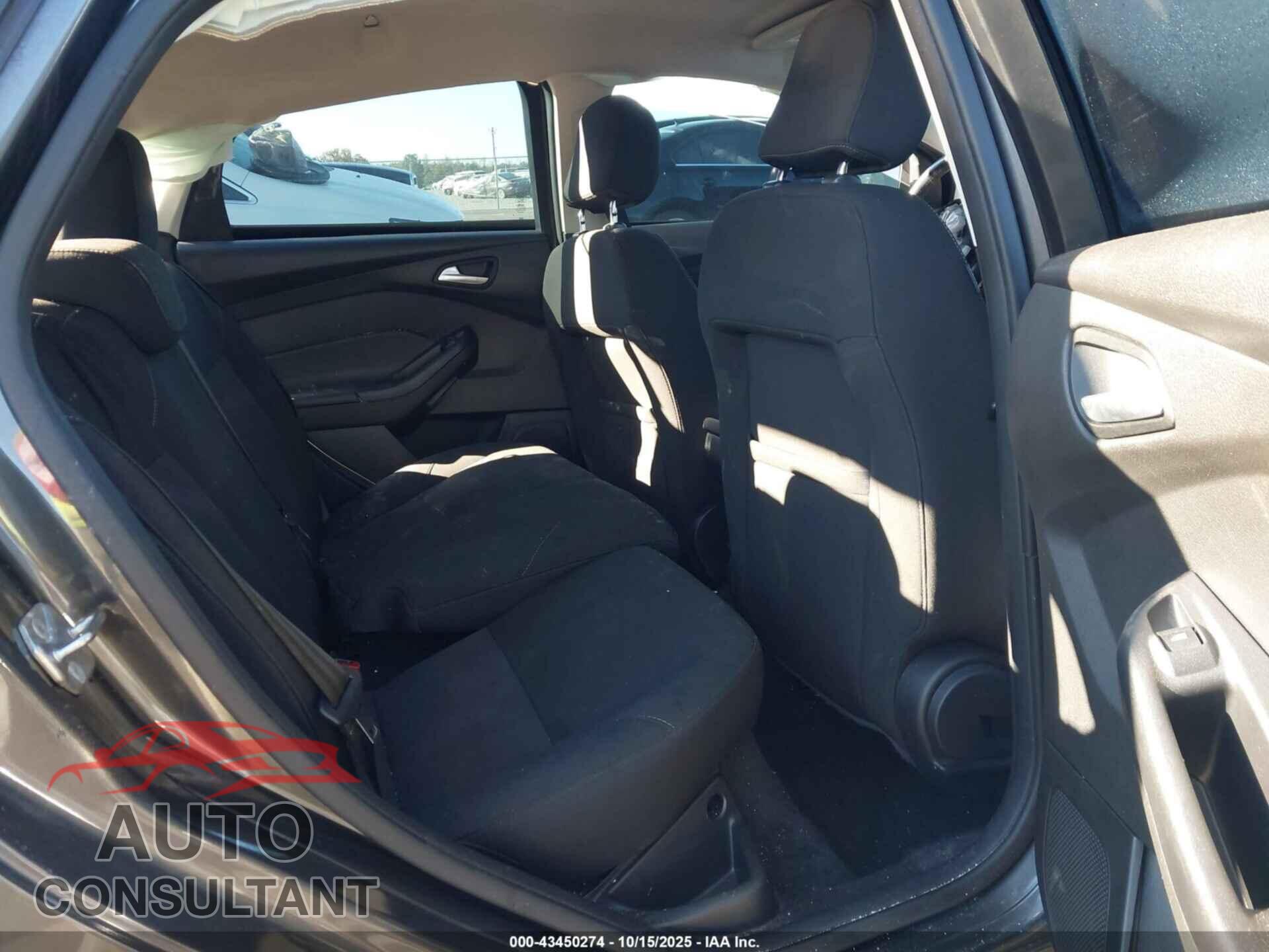 FORD FOCUS 2015 - 1FADP3K29FL372348