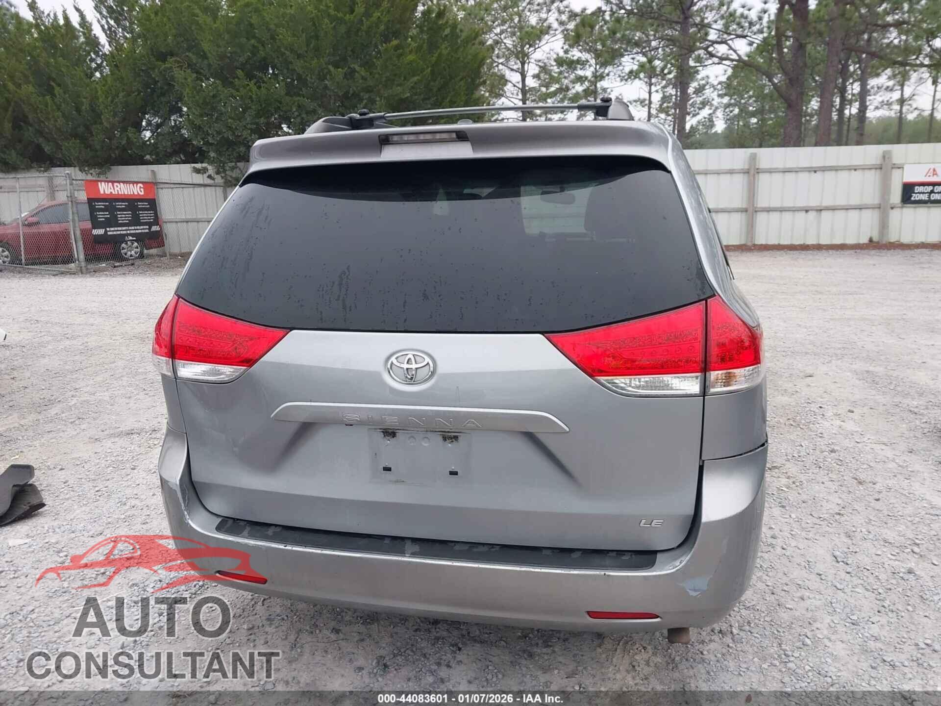TOYOTA SIENNA 2011 - 5TDKK3DC8BS039072