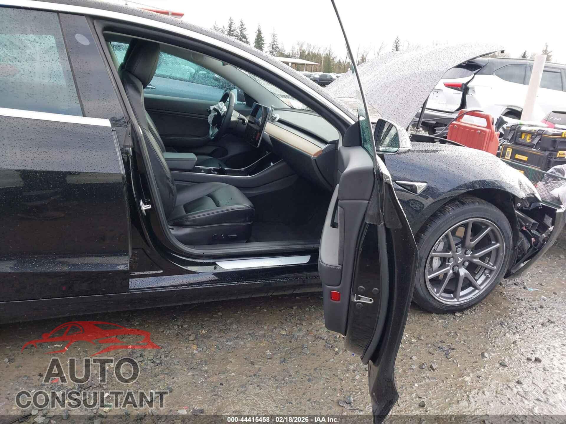 TESLA MODEL 3 2019 - 5YJ3E1EB0KF208561