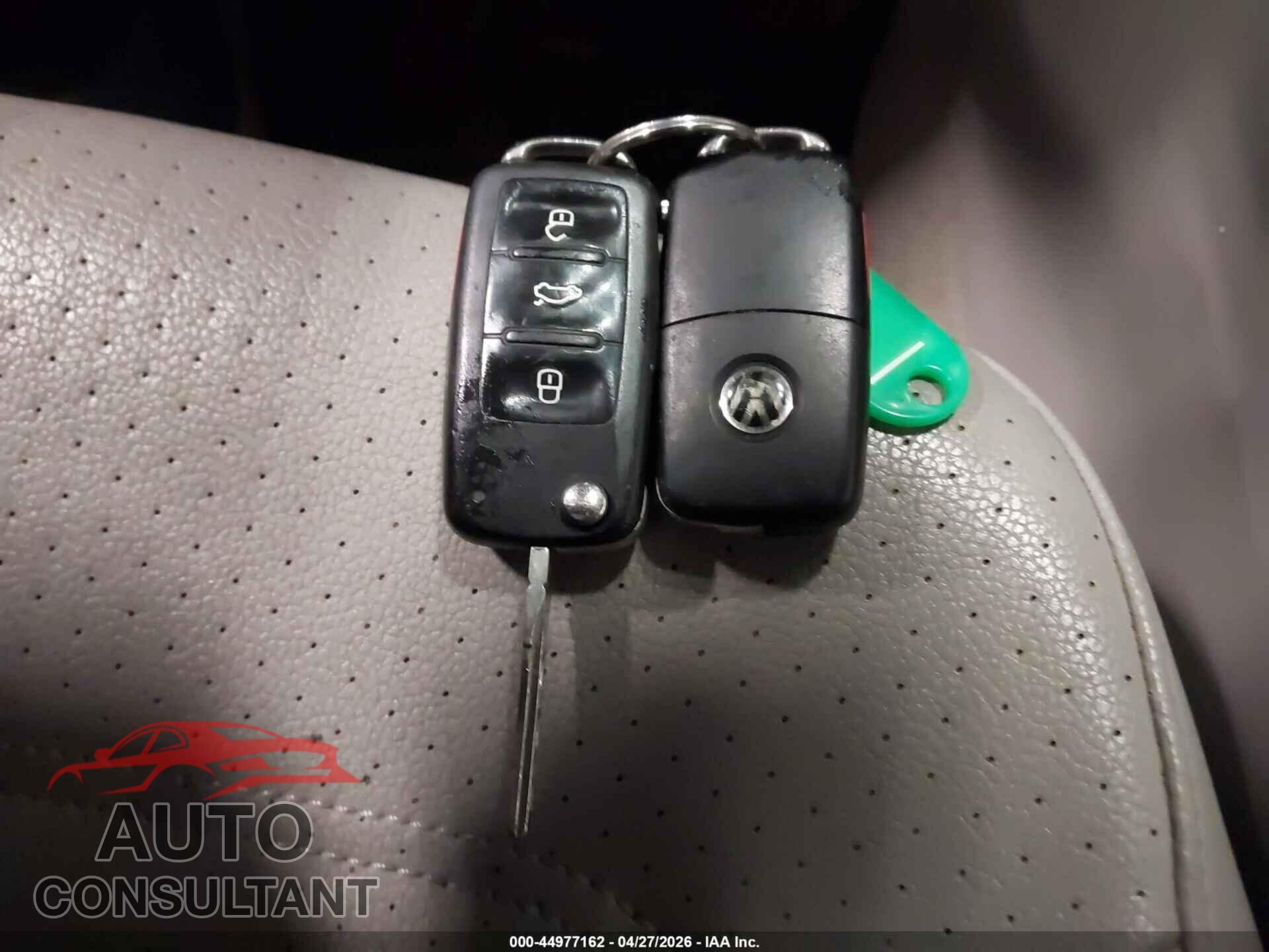VOLKSWAGEN PASSAT 2013 - 1VWBN7A35DC032181