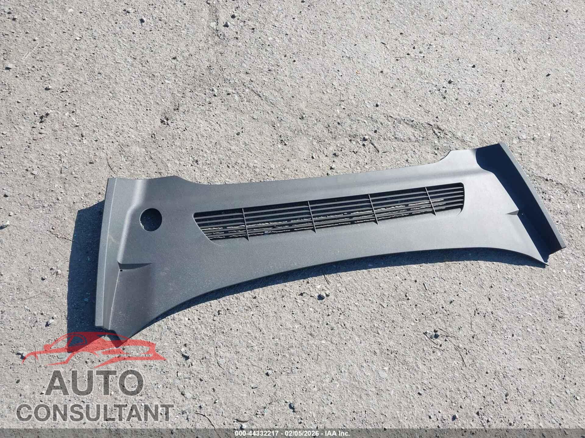 TESLA MODEL Y 2025 - 7SAYGDED2SA377628