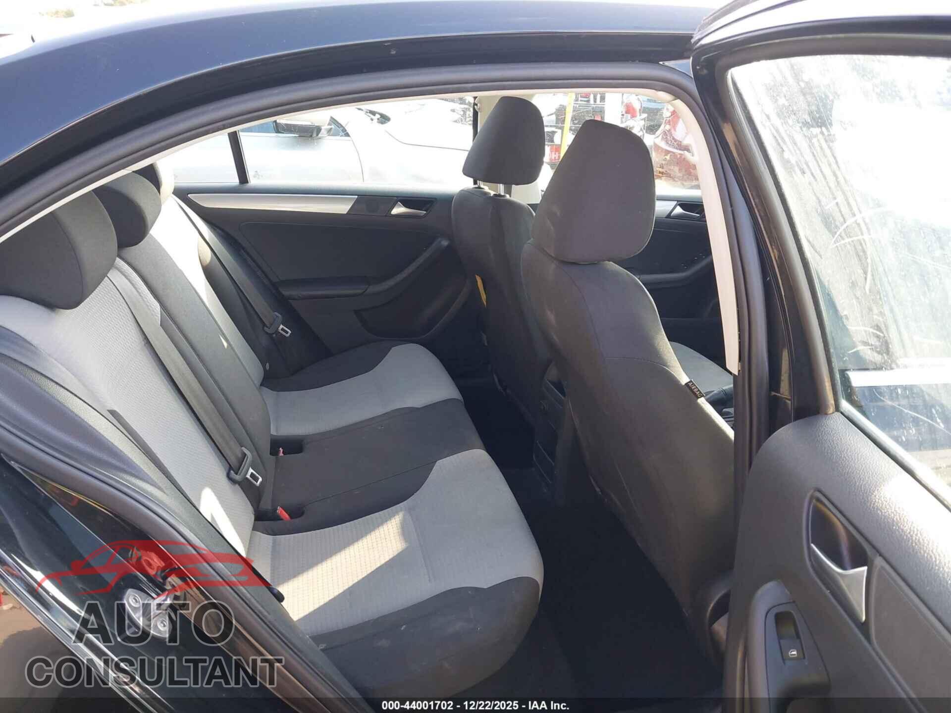 VOLKSWAGEN JETTA 2017 - 3VW2B7AJ9HM214879
